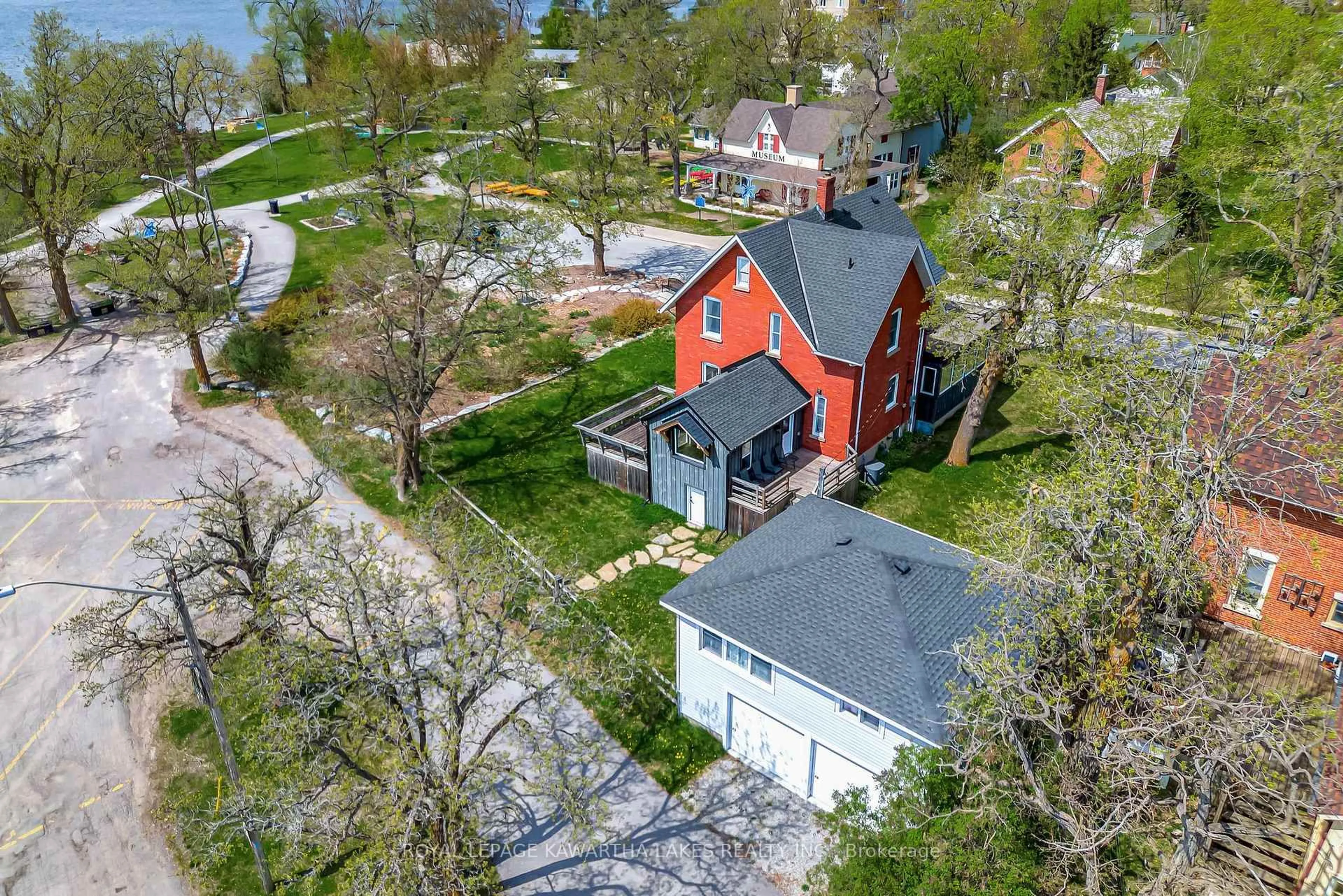 A pic from outside/outdoor area/front of a property/back of a property/a pic from drone, street for 45 OAK St, Kawartha Lakes Ontario K0M 1N0