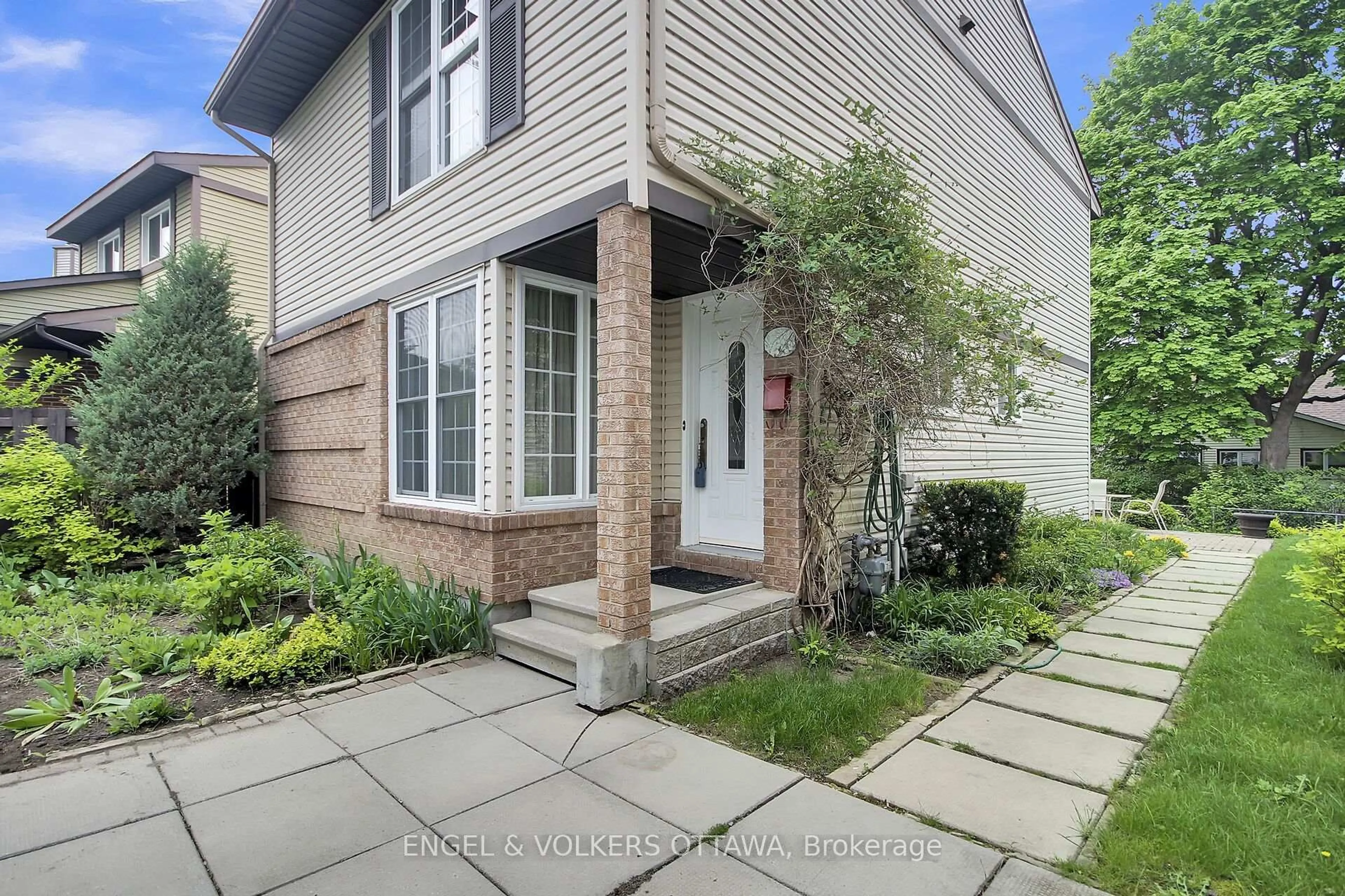 Home with brick exterior material, street for 1337 Ambridge Way, Ottawa Ontario K2C 3T3