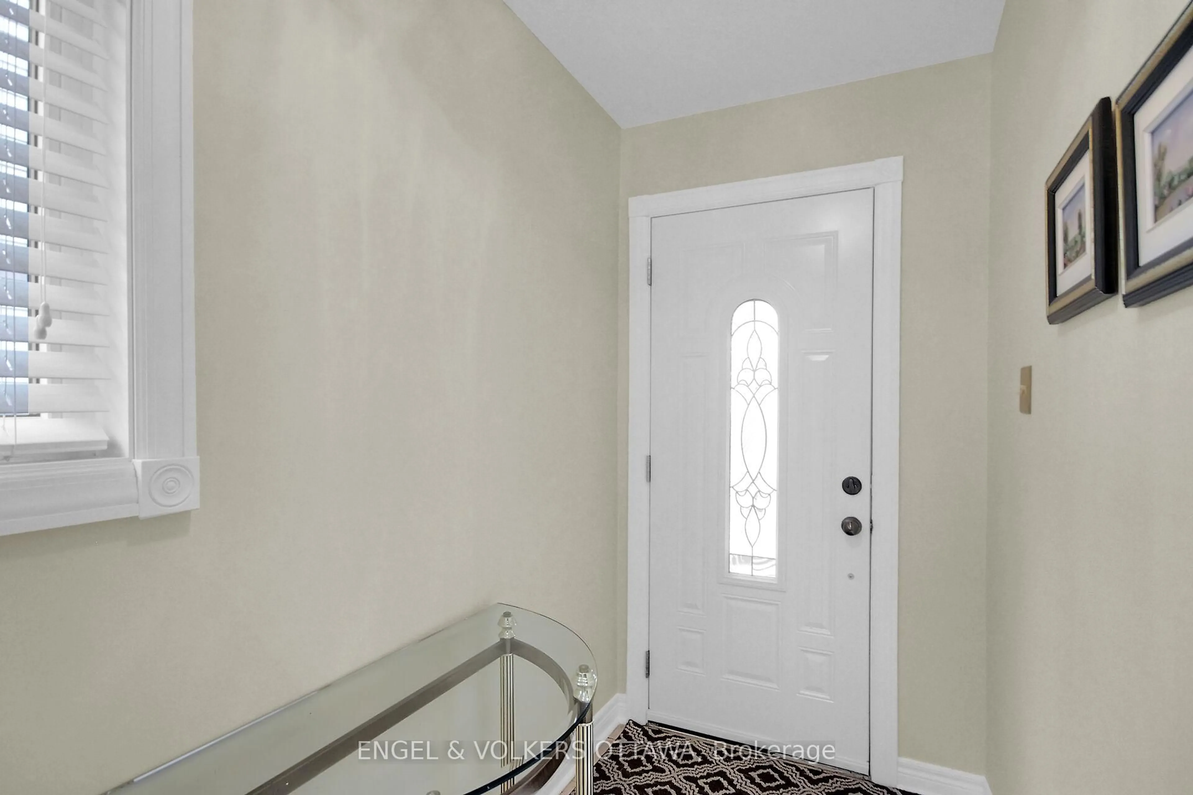 Indoor entryway for 1337 Ambridge Way, Ottawa Ontario K2C 3T3