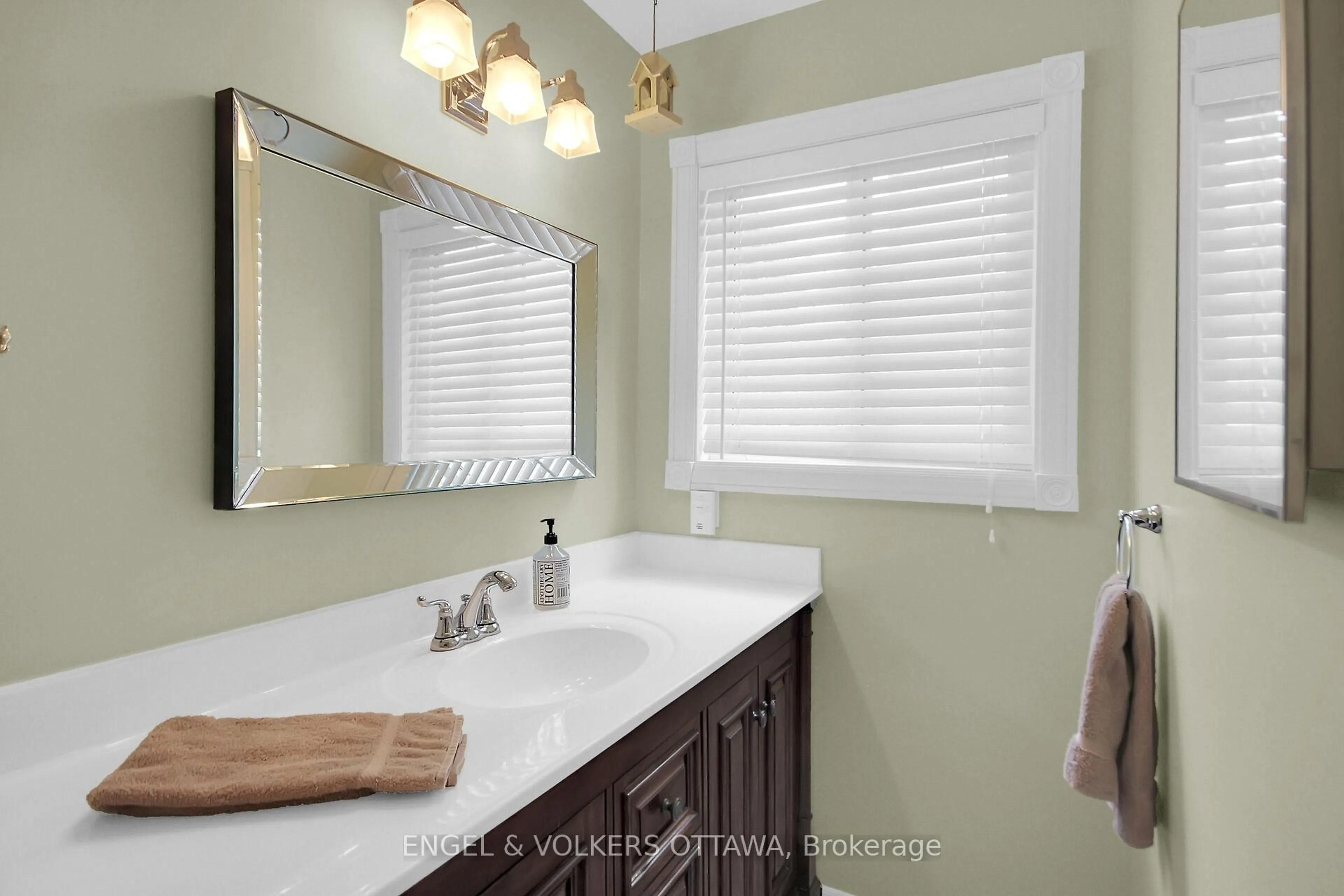 Contemporary bathroom, ceramic/tile floor for 1337 Ambridge Way, Ottawa Ontario K2C 3T3