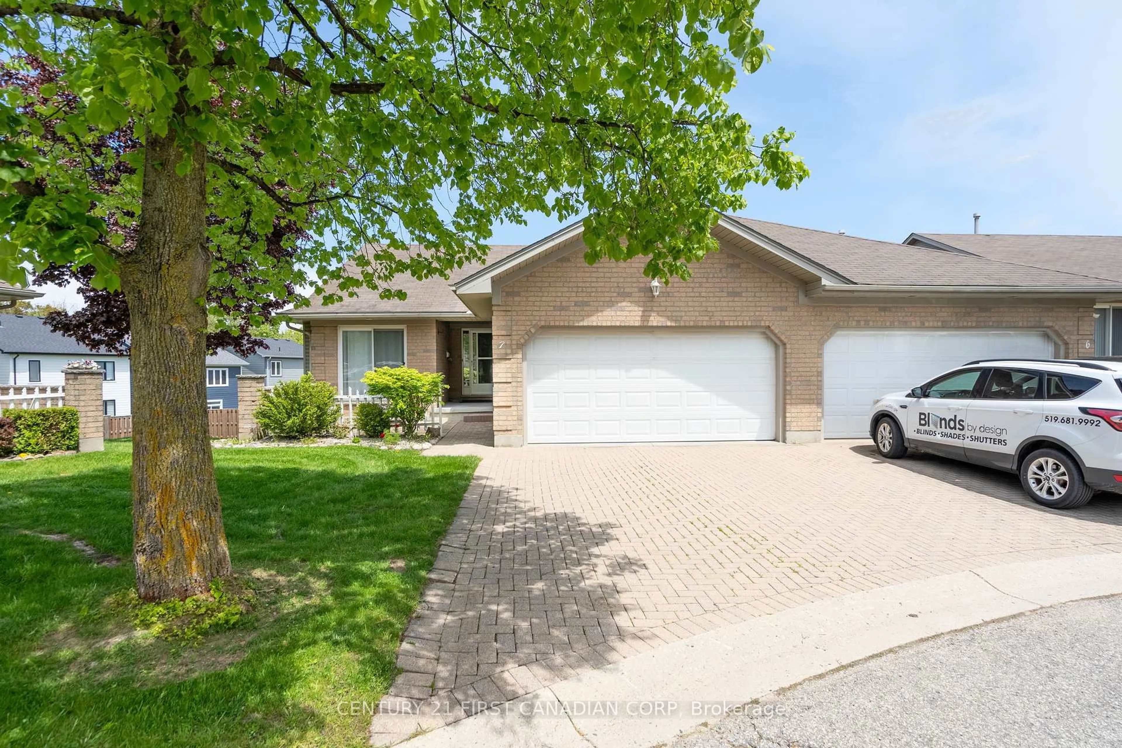 Unknown for 861 Shelborne St #7, London South Ontario N5Z 5C5