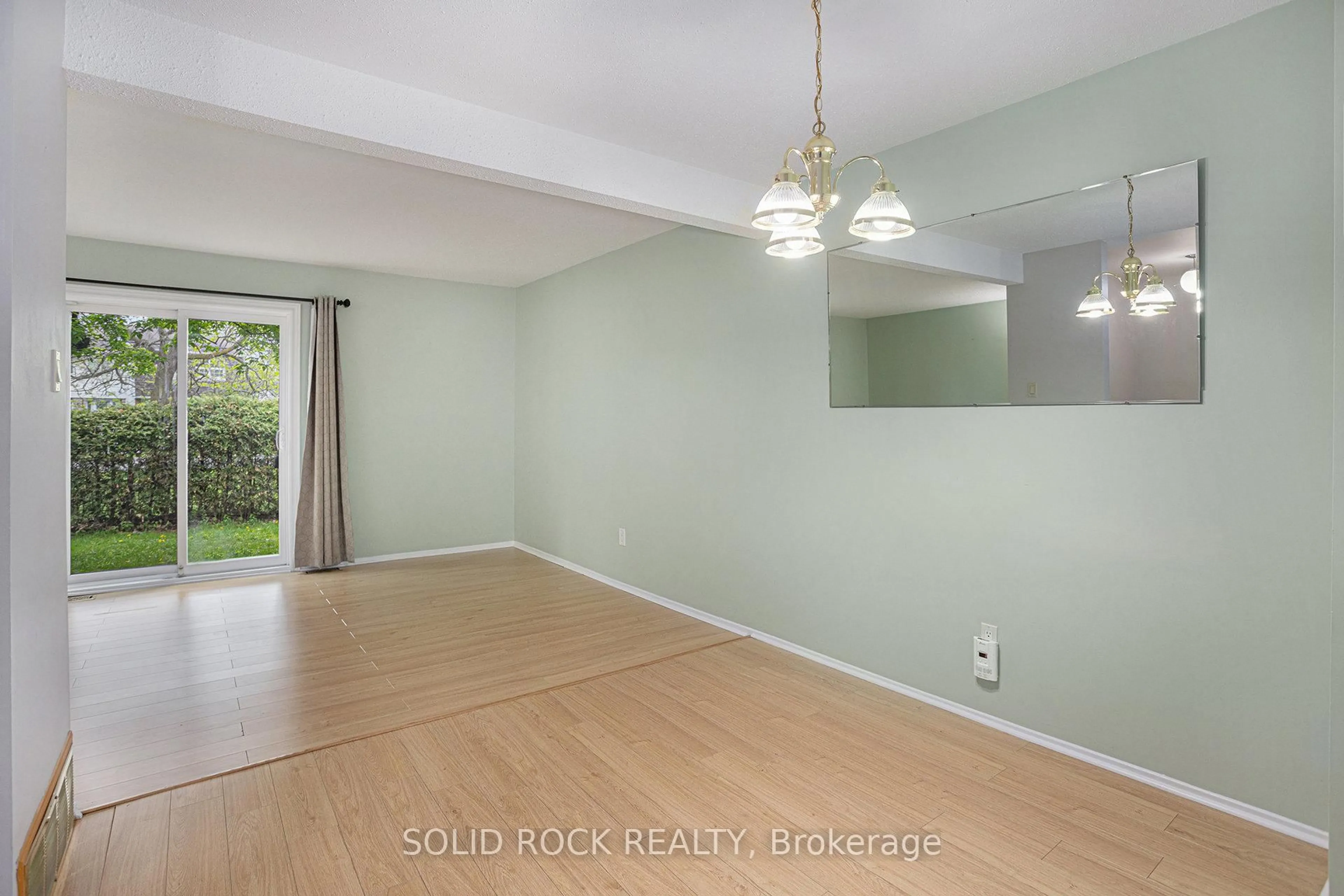 A pic of a room for 422 Sandhamn Private, Ottawa Ontario K1T 2Z1
