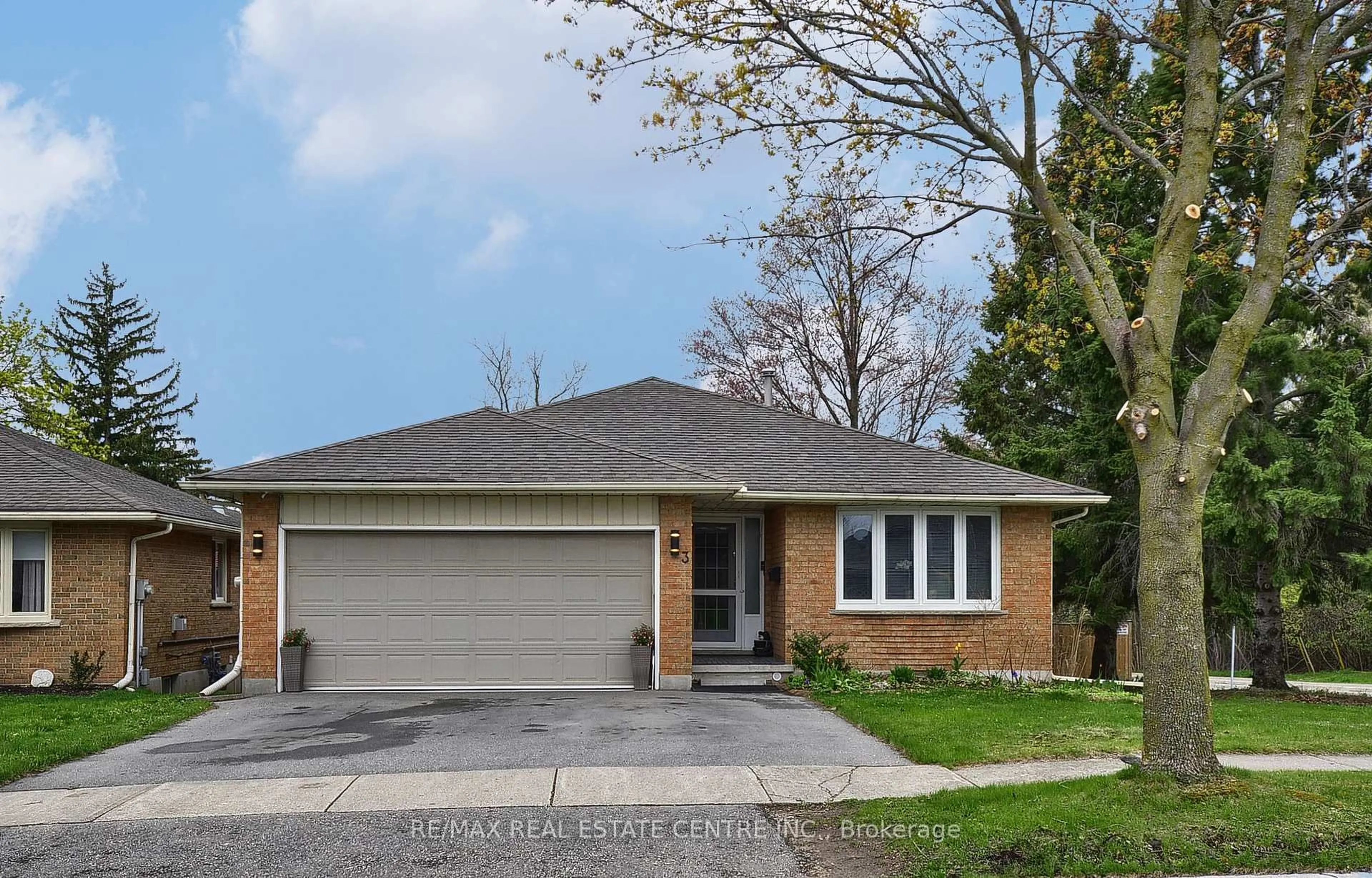 Home with brick exterior material, street for 3 Maxwell Dr, Kitchener Ontario N2R 1A3