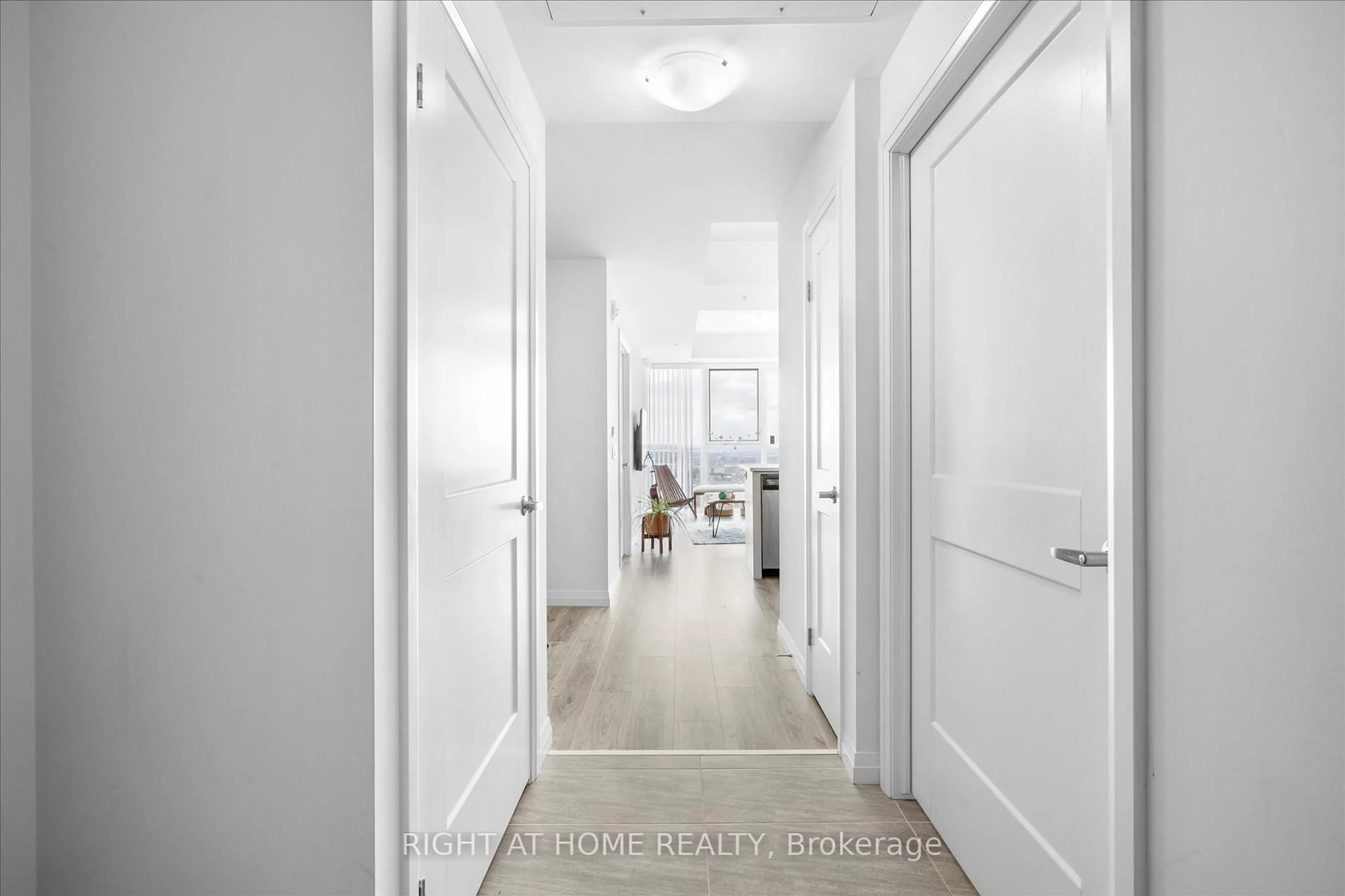 Indoor entryway for 108 Garment St #2503, Kitchener Ontario N2G 0E2