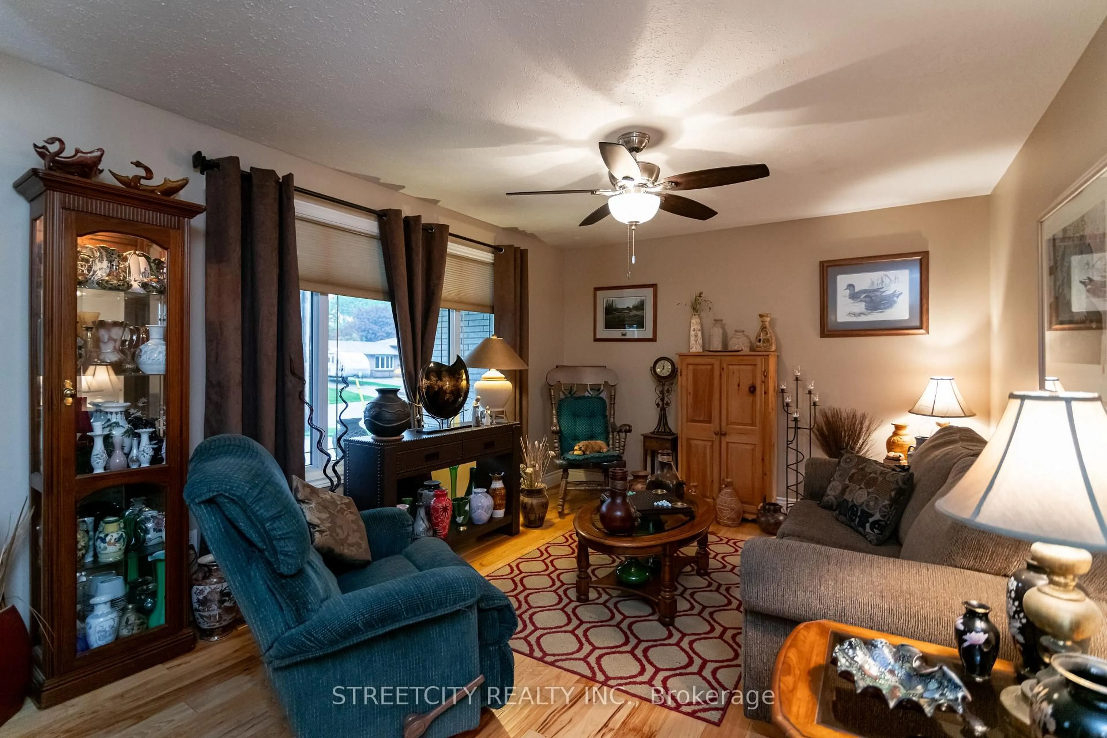 Living room with furniture, unknown for 10 Hidden Valley Dr, Chatham-Kent Ontario N0P 1A0
