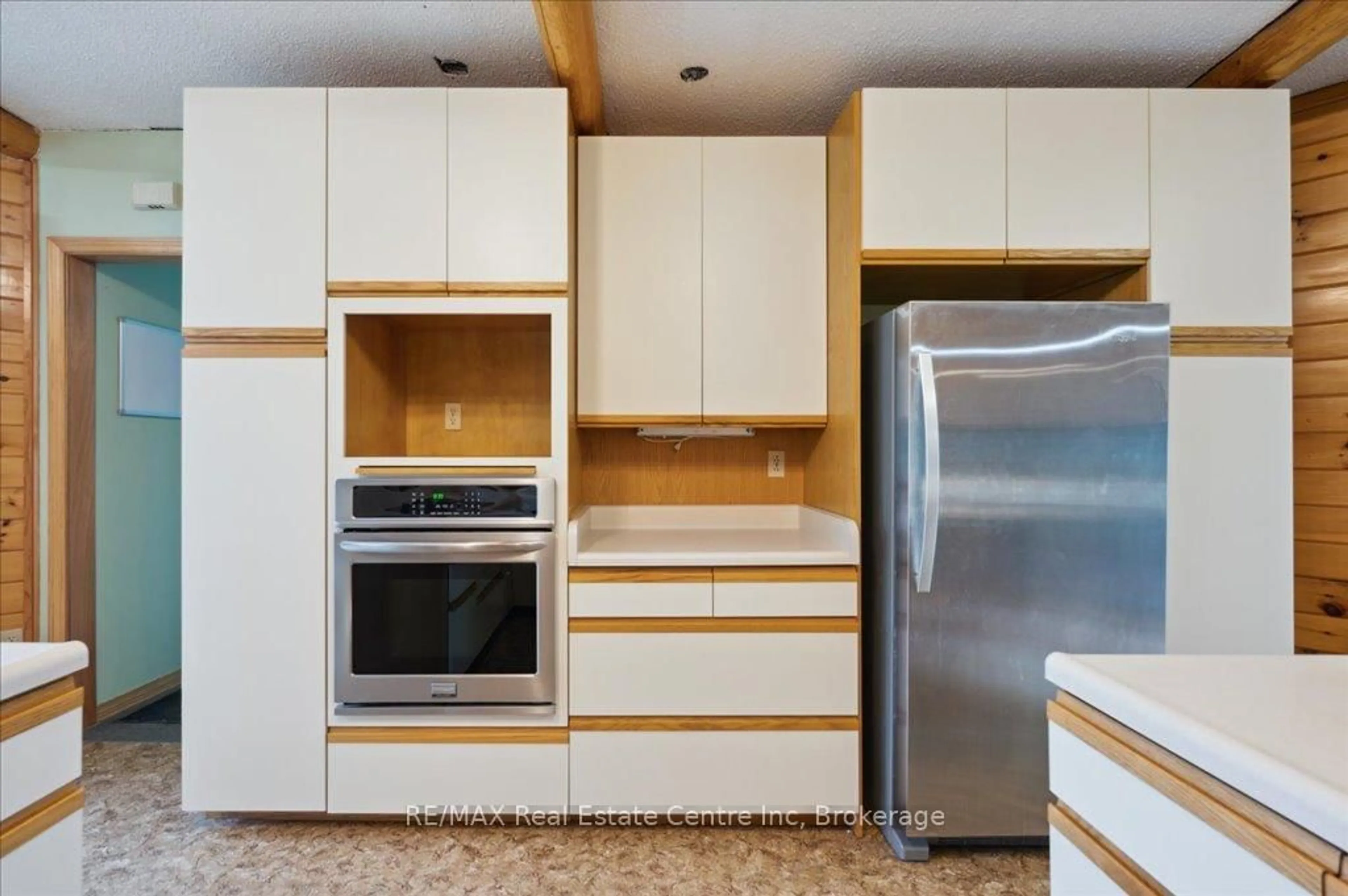 Standard kitchen, unknown for 313316 Hwy 6, West Grey Ontario N0G 1R0