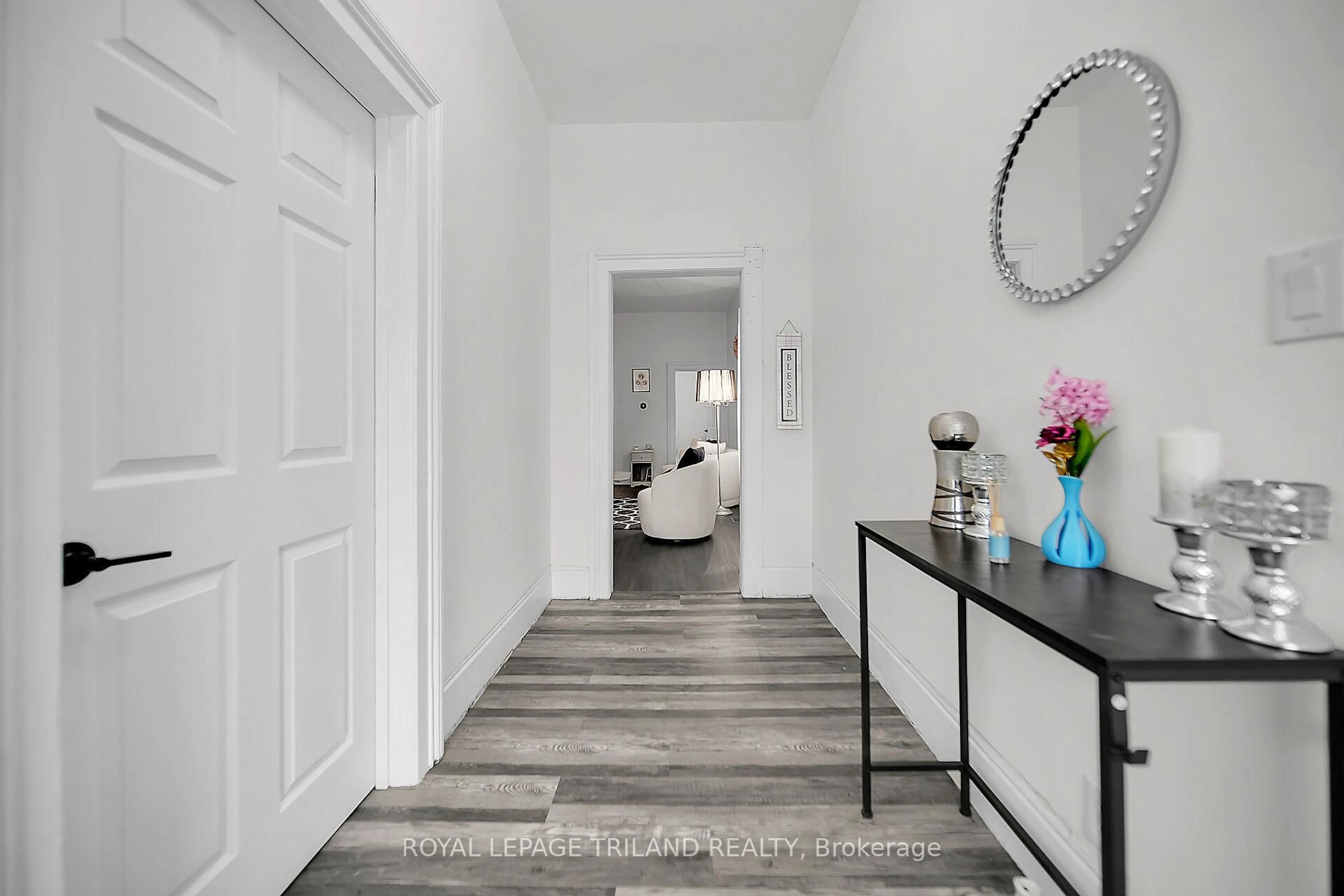 Indoor entryway for 789 Little Hill St, London East Ontario N5Z 1N1