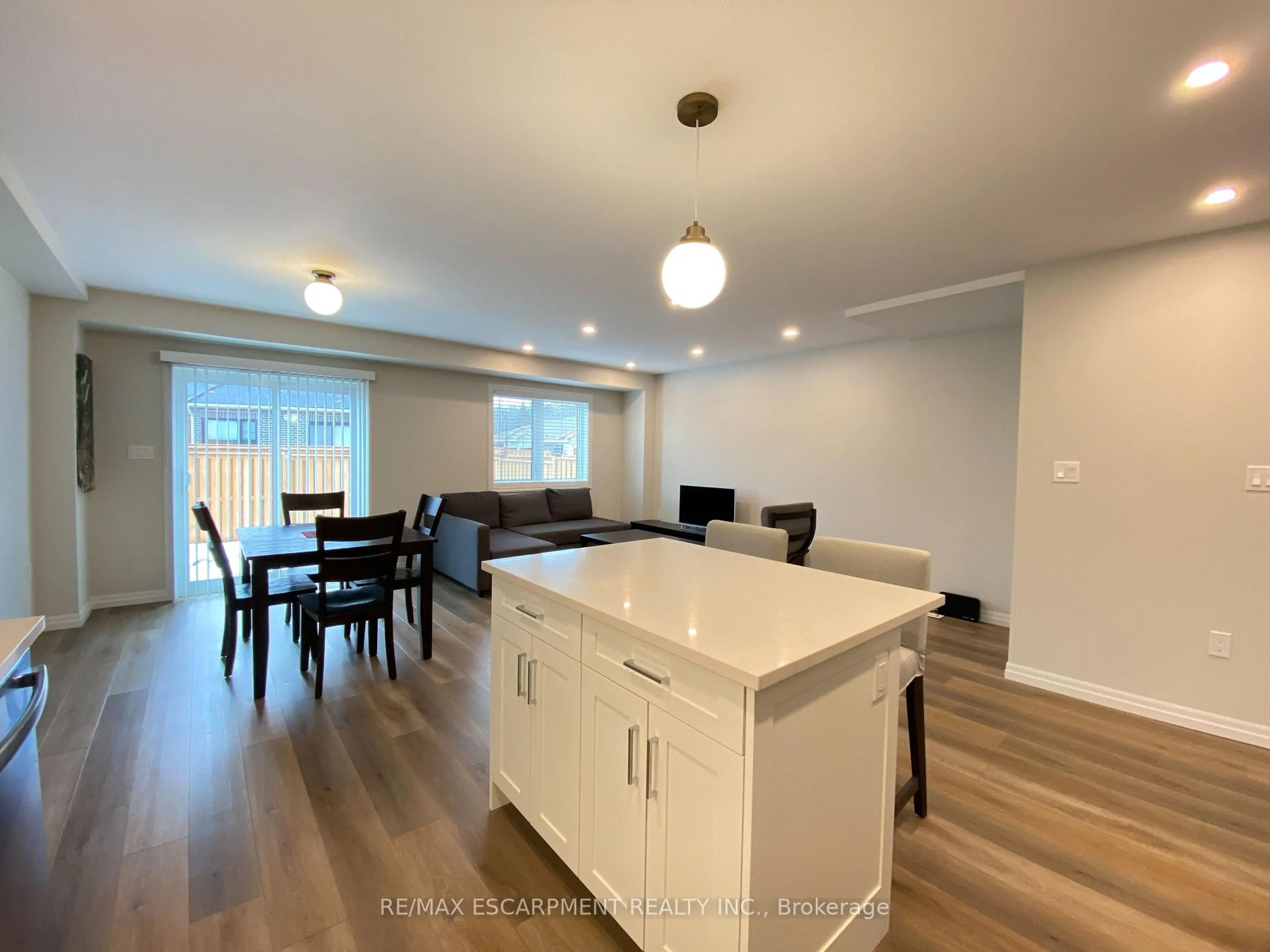 Open concept kitchen, wood/laminate floor for 3 Trailside Dr, St. Marys Ontario N4X 0A8