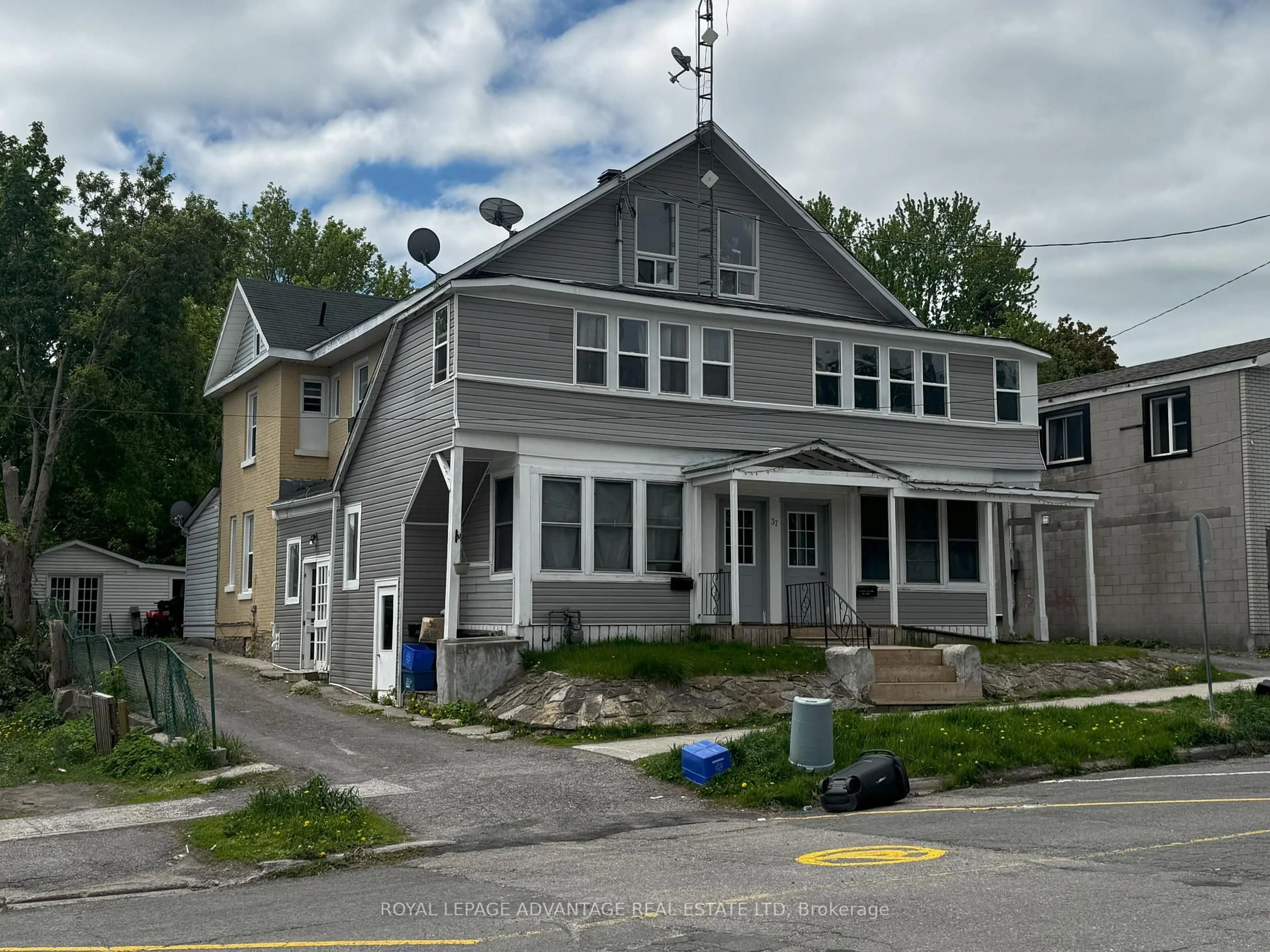 A pic from outside/outdoor area/front of a property/back of a property/a pic from drone, building for 37 Main St, Smiths Falls Ontario K7A 1M7