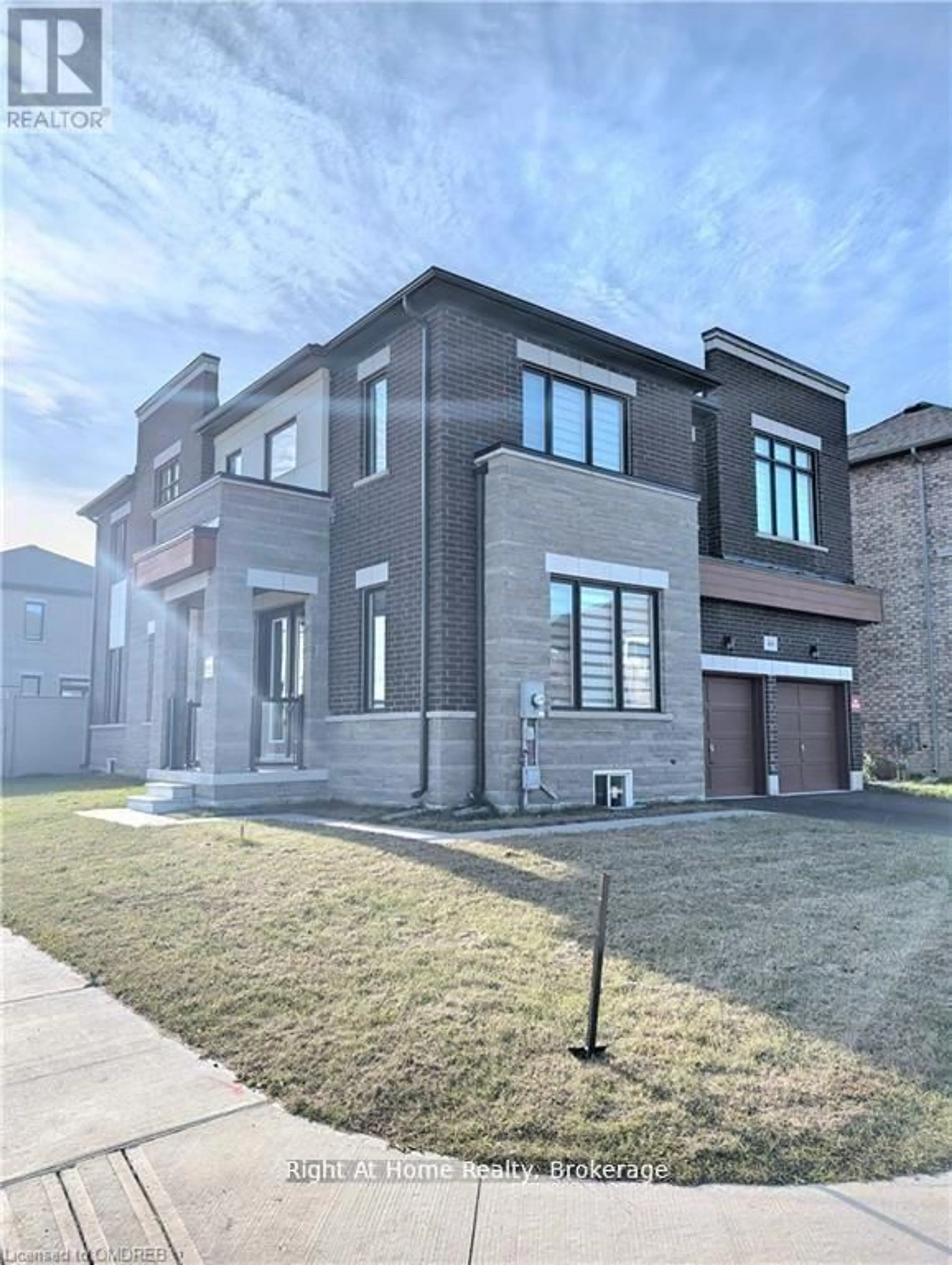 Home with brick exterior material, street for 466 HUMPHREY St, Hamilton Ontario L8B 1Z7