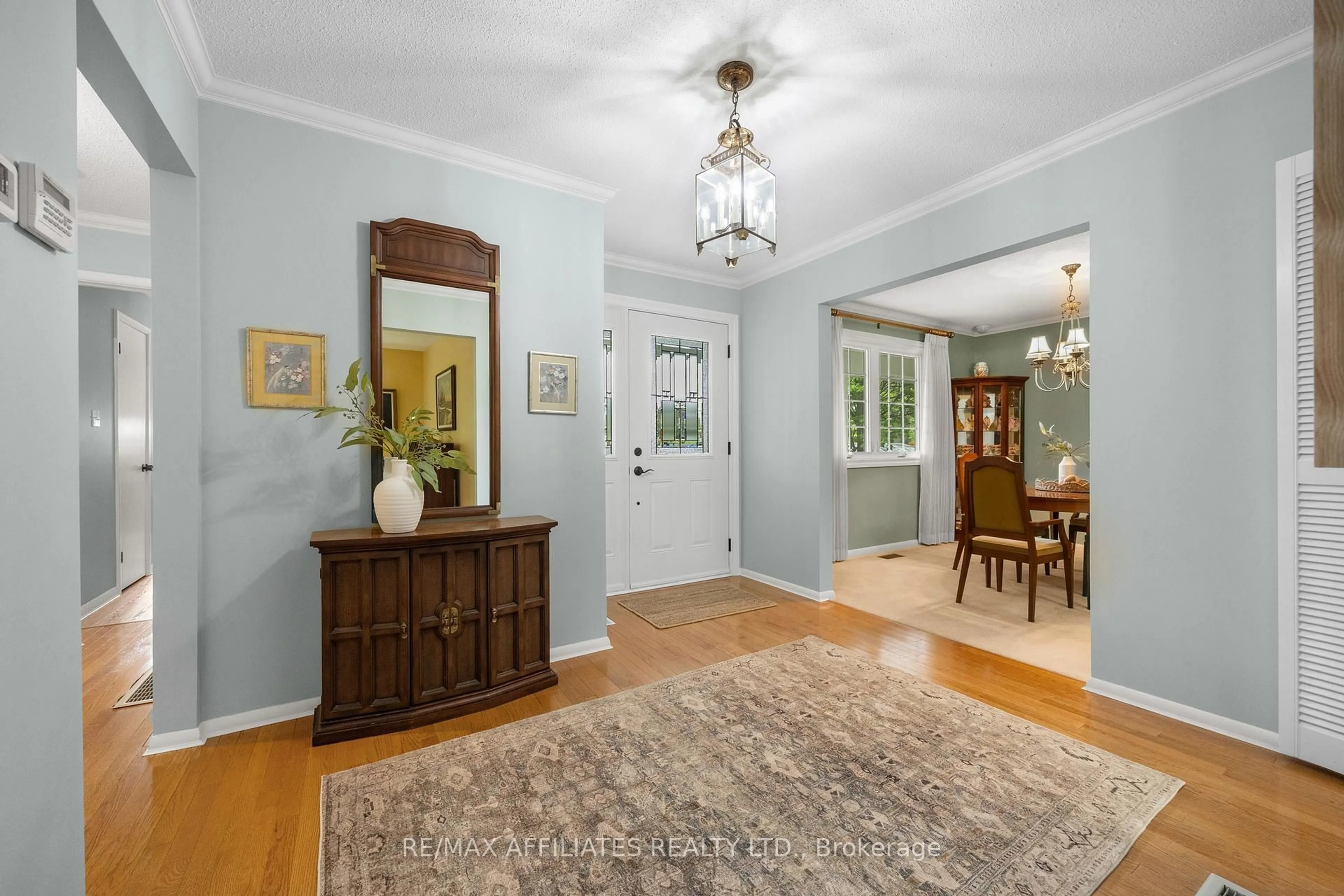 Indoor foyer for 53 Golf Club Rd, Rideau Lakes Ontario K7A 4S5