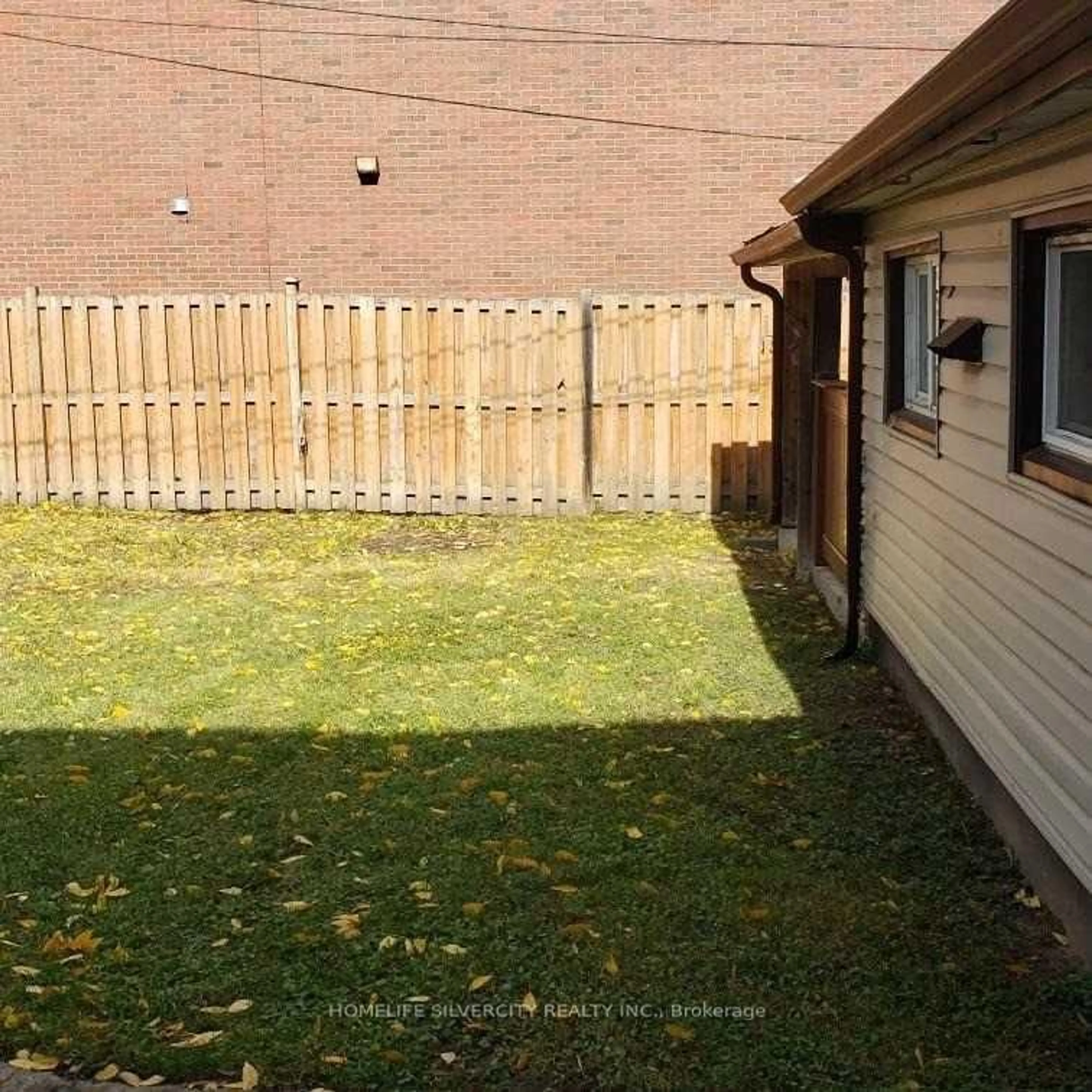 Patio, street for 5 Pine St, Thorold Ontario L2V 3L1