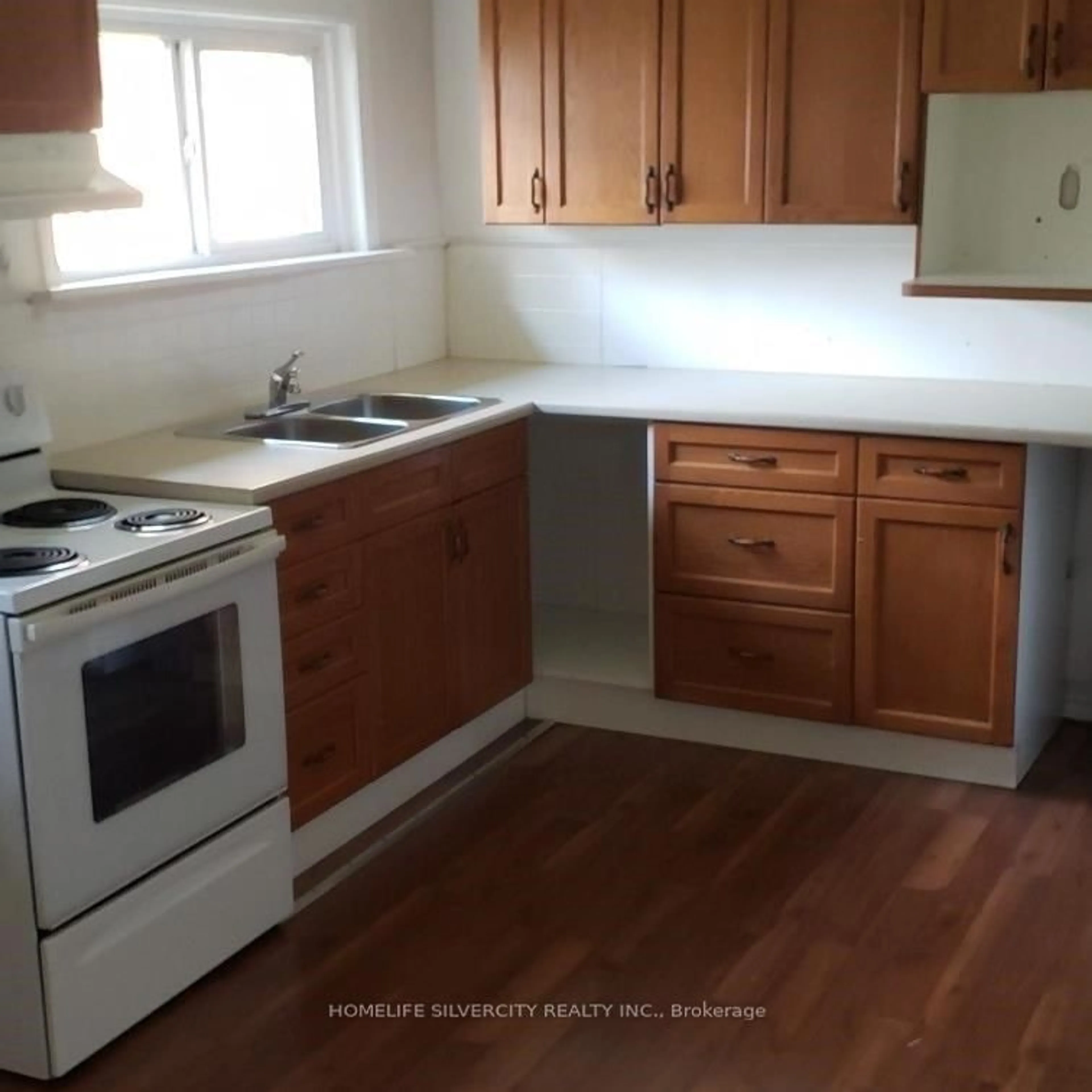 Standard kitchen, unknown for 5 Pine St, Thorold Ontario L2V 3L1