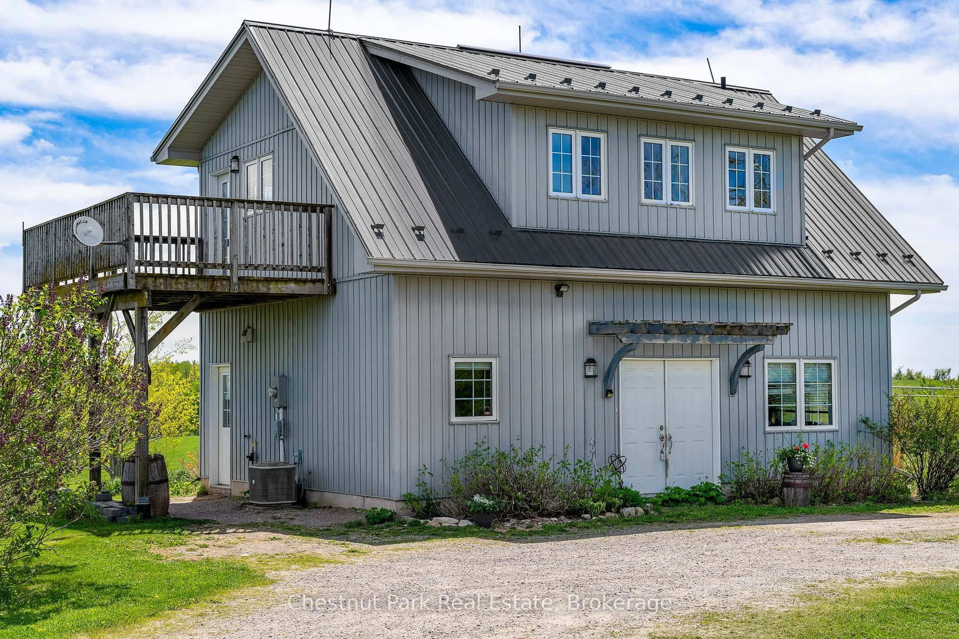 Home with vinyl exterior material, building for 638260 Prince of Wales Rd, Mulmur Ontario L9V 0C5