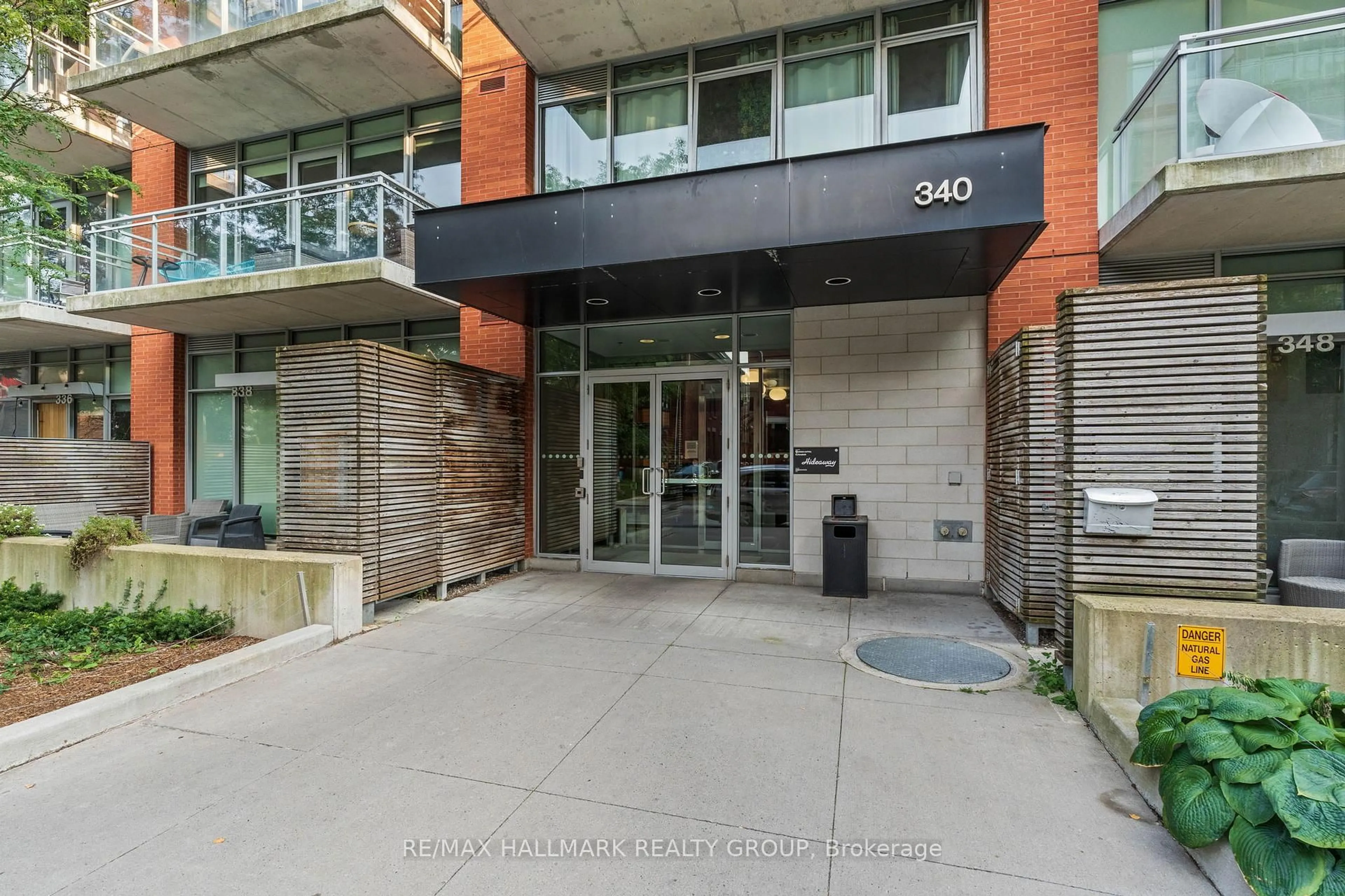 Indoor foyer for 340 Mcleod St #438, Ottawa Ontario K2P 1A4