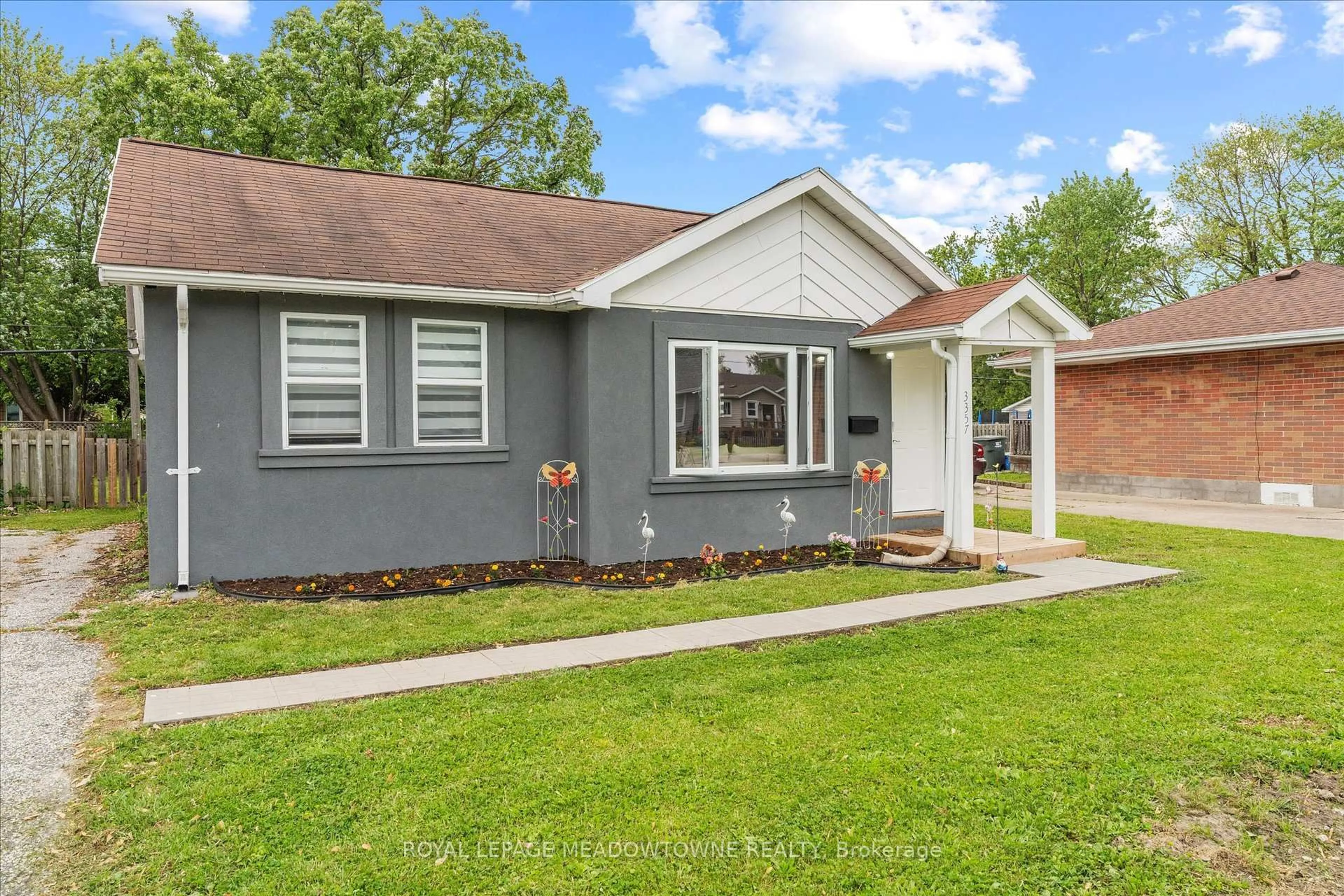 Home with vinyl exterior material, street for 3357 Bliss Rd, Windsor Ontario N8W 3B4