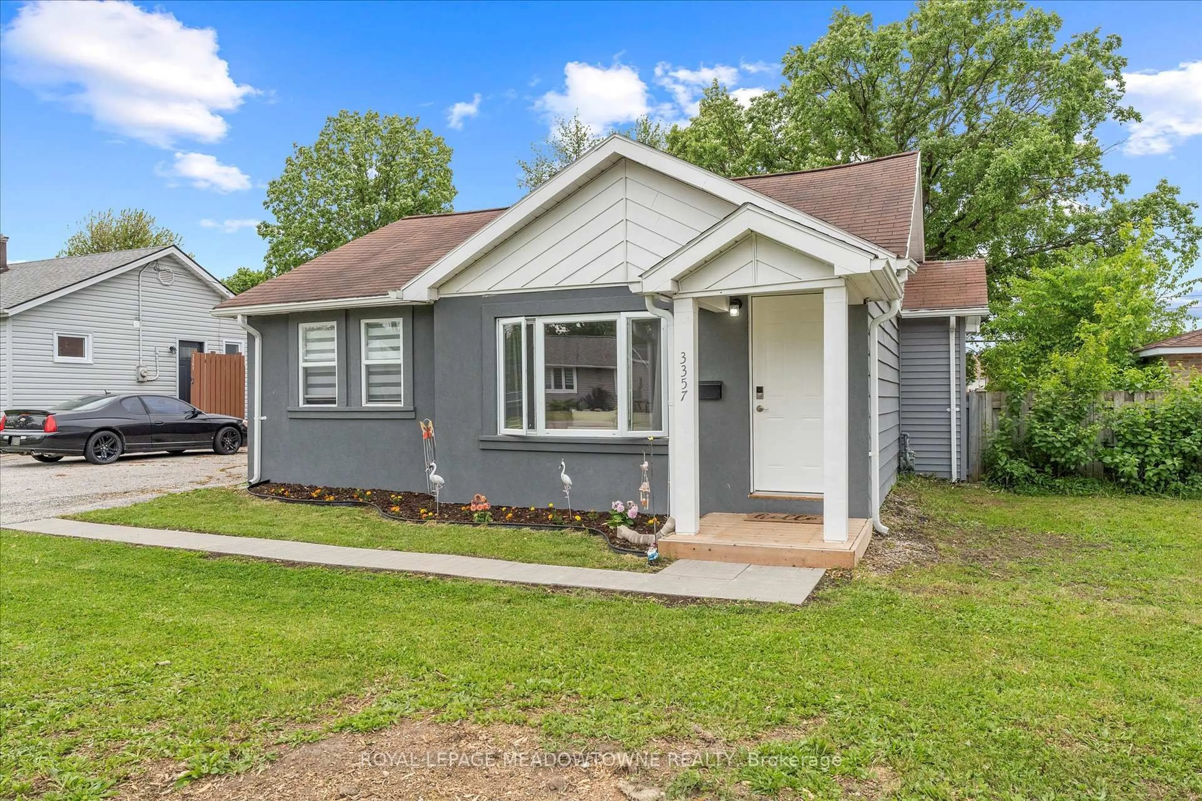 Home with vinyl exterior material, street for 3357 Bliss Rd, Windsor Ontario N8W 3B4