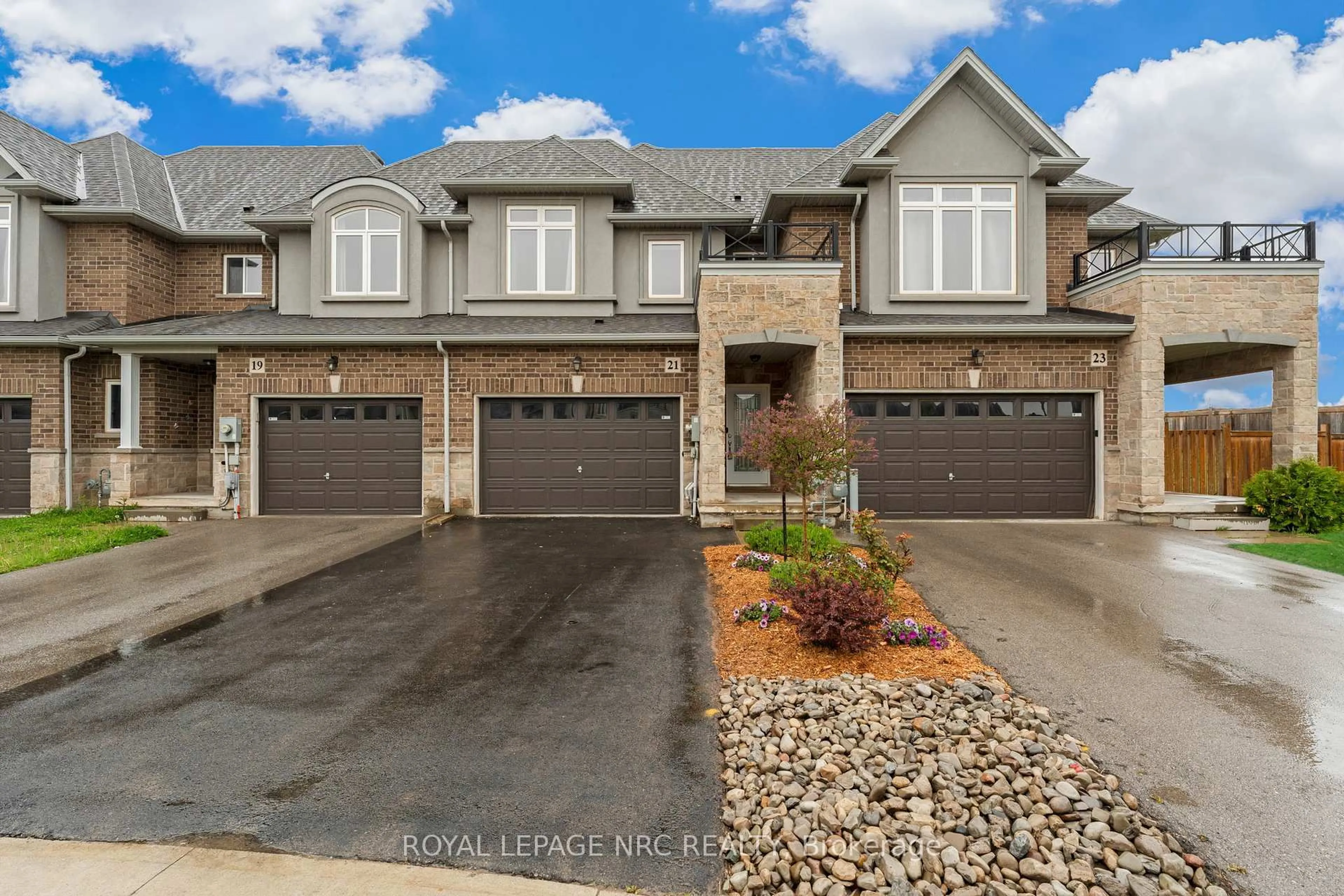 Home with brick exterior material, street for 21 Pinot Cres, Hamilton Ontario L8E 0J8