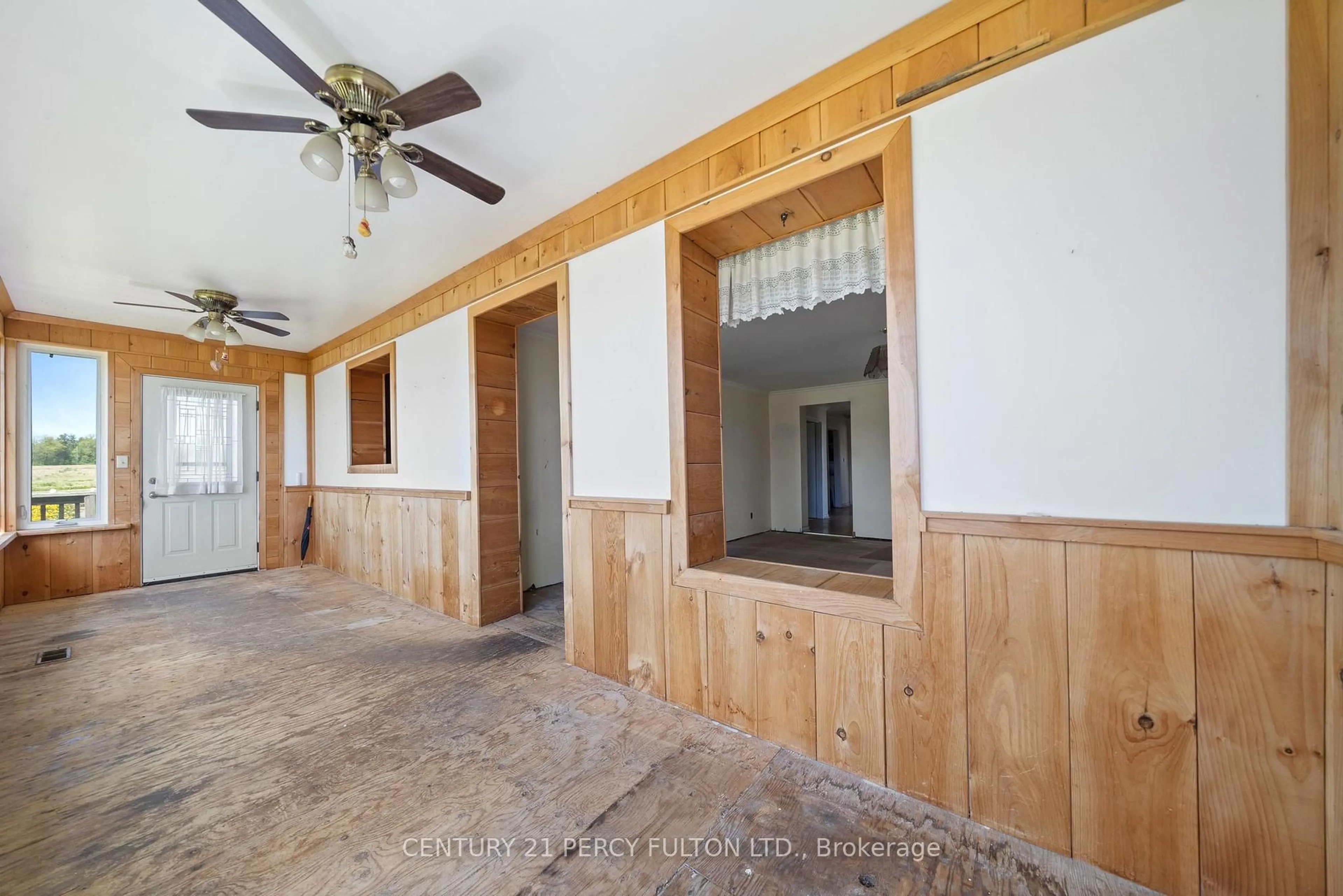 Indoor foyer for 156 Plumb Rd, Shannonville Ontario K0K 2N0