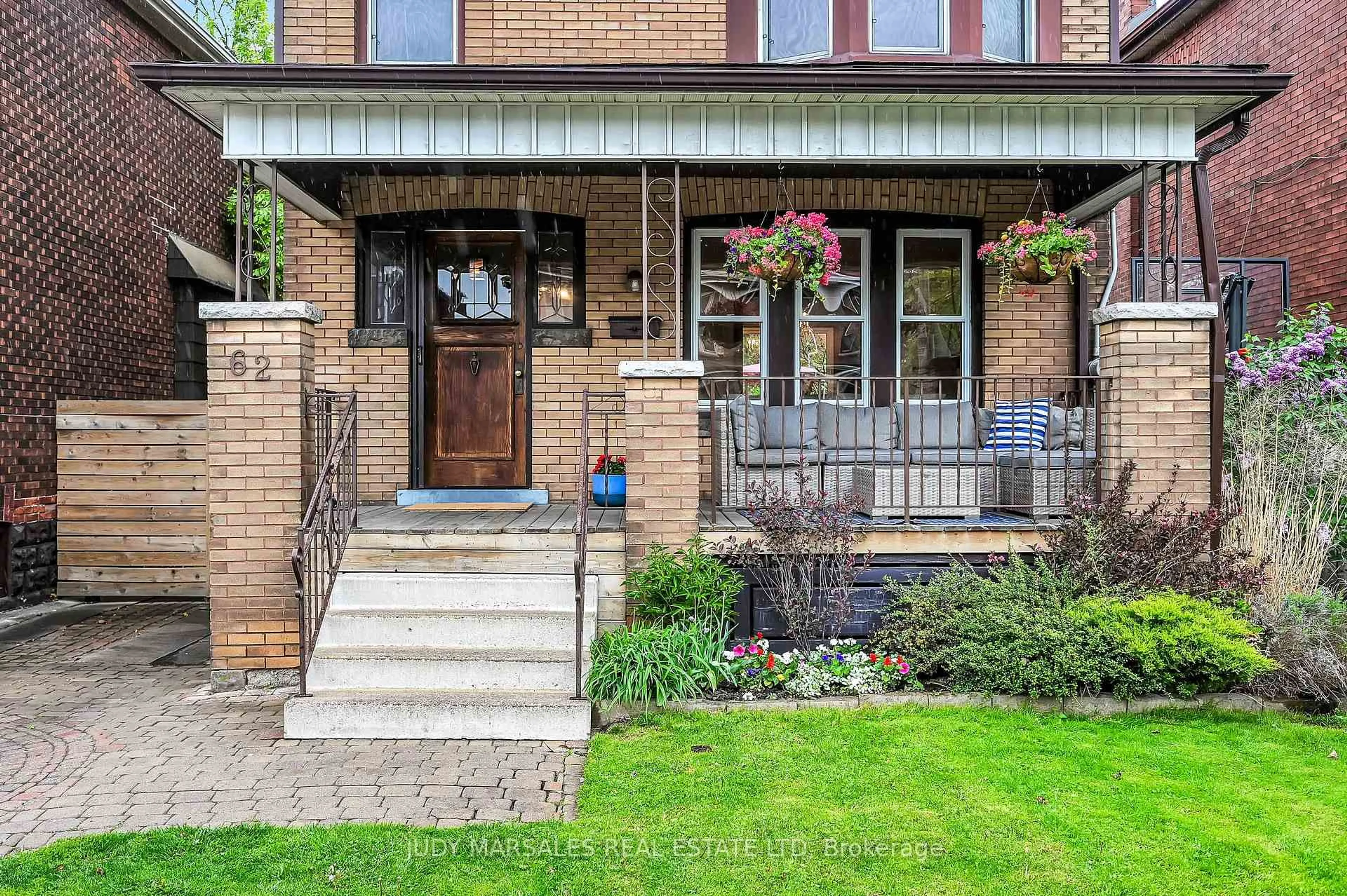 Home with brick exterior material, street for 62 Kensington Ave, Hamilton Ontario L8L 7N2