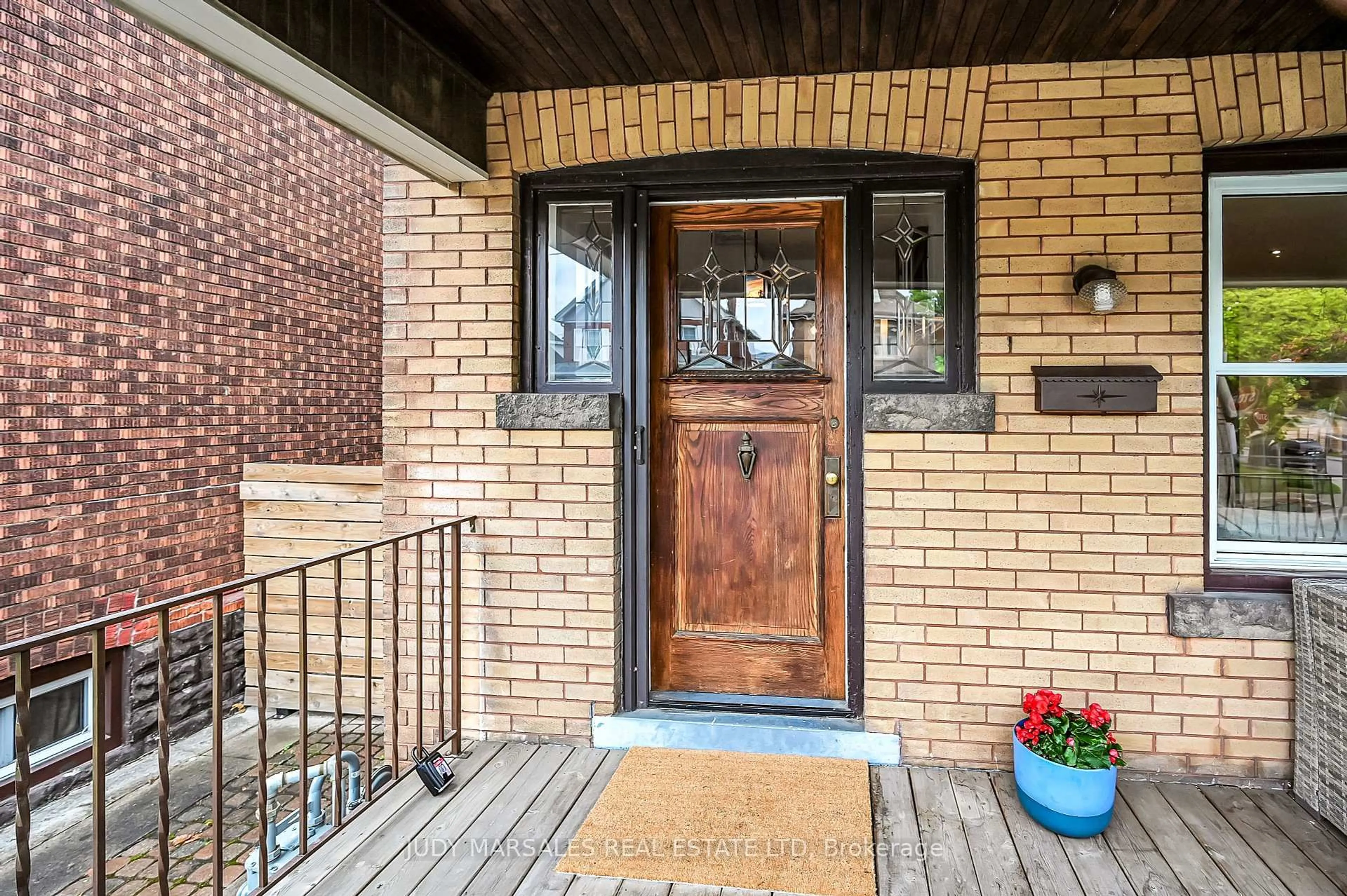 Indoor entryway for 62 Kensington Ave, Hamilton Ontario L8L 7N2