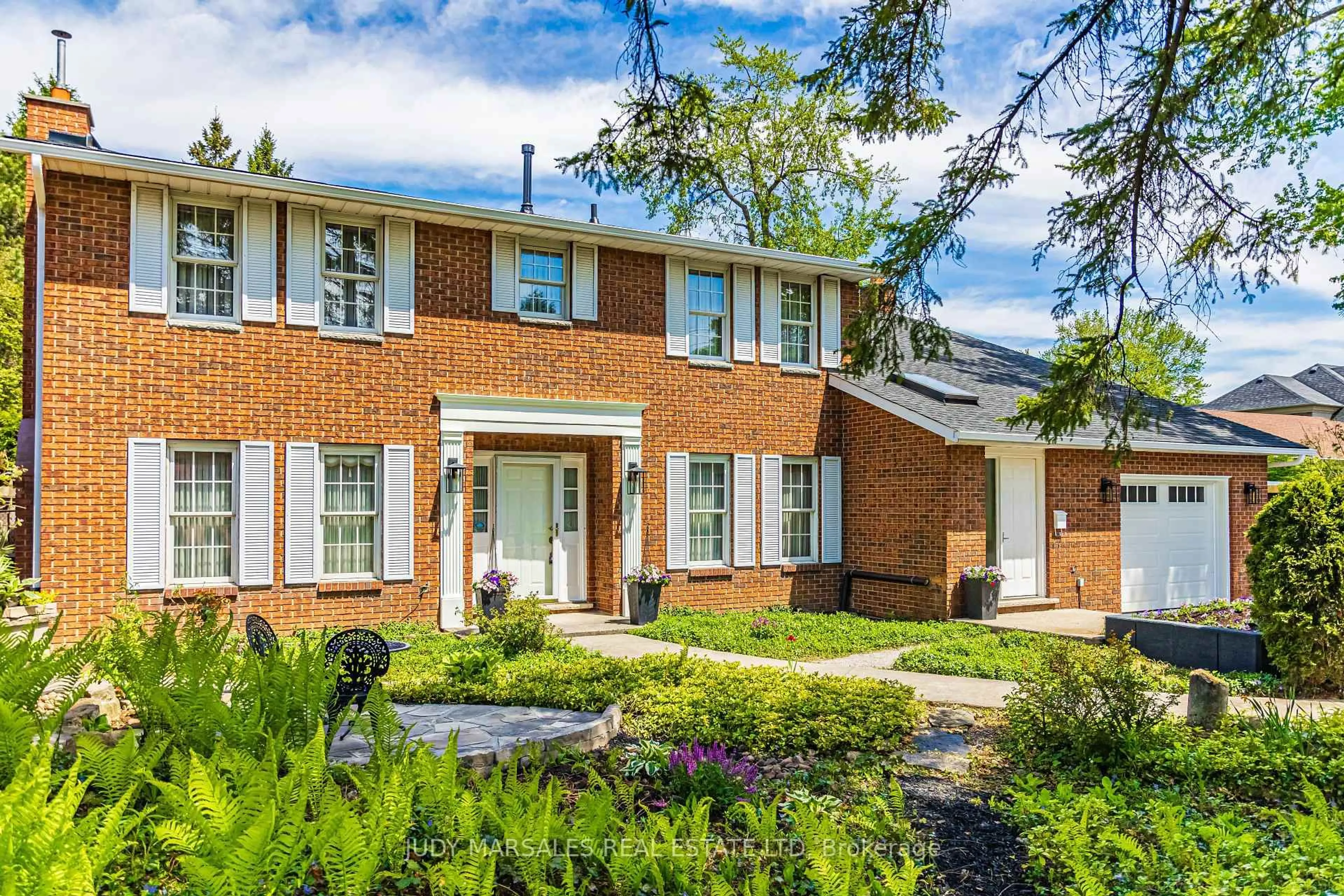 Home with brick exterior material, street for 637 Hiawatha Blvd, Hamilton Ontario L9G 3A6