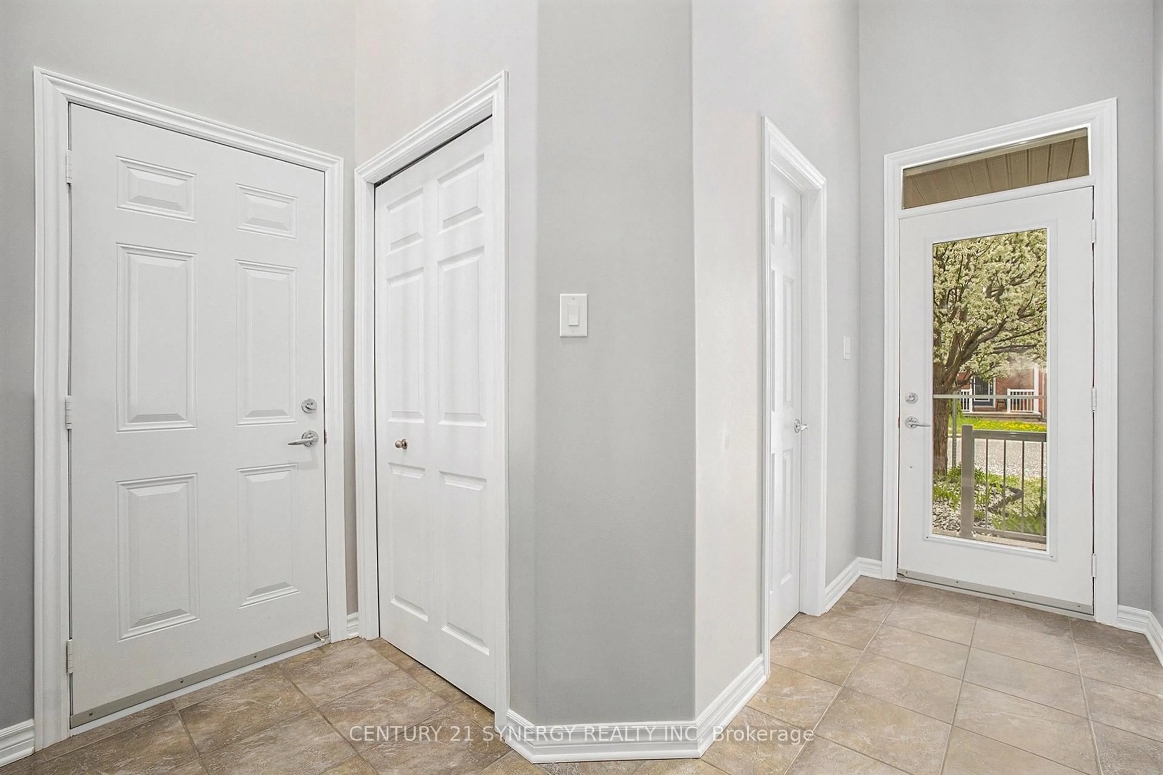 Indoor entryway for 166 Parkrose Private, Ottawa Ontario K4A 0N8