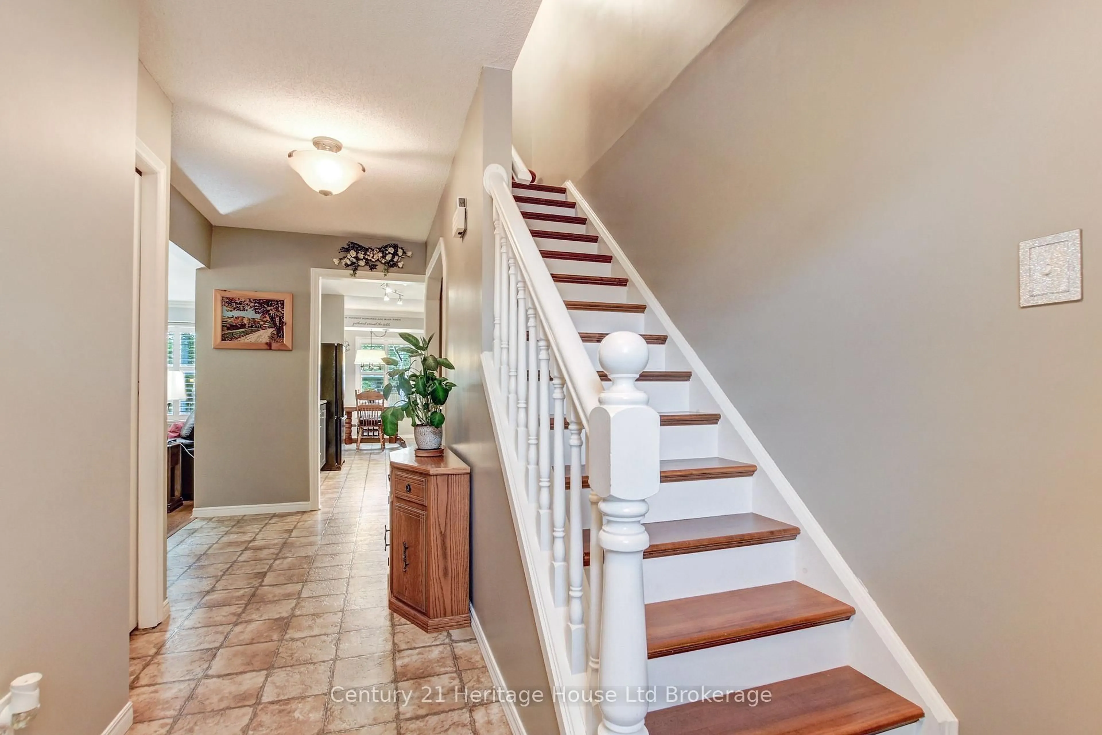 Indoor entryway for 395 Springbank Ave #3, Woodstock Ontario N4T 1L1
