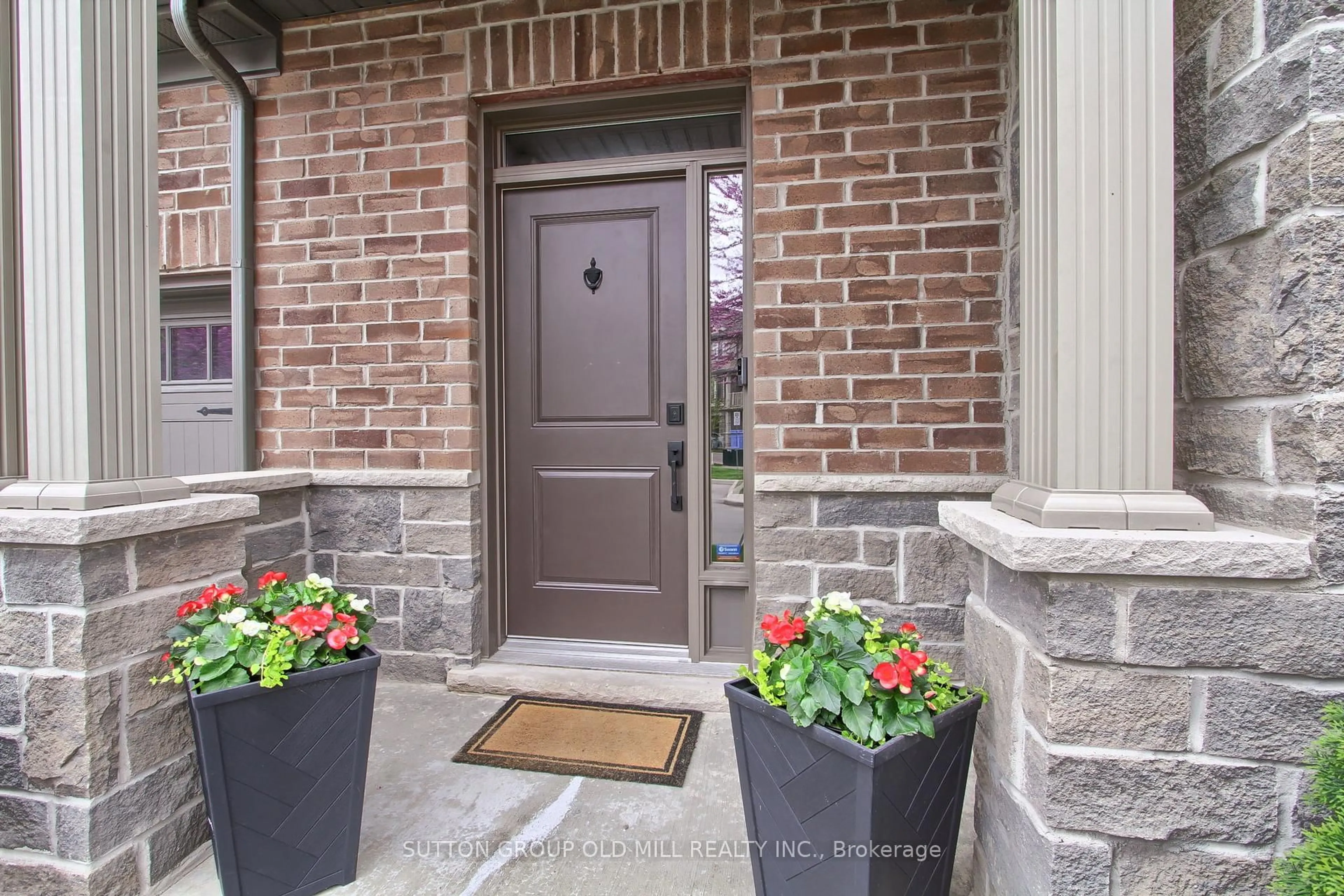 Indoor entryway for 53 Southshore Cres, Hamilton Ontario L8E 0J3