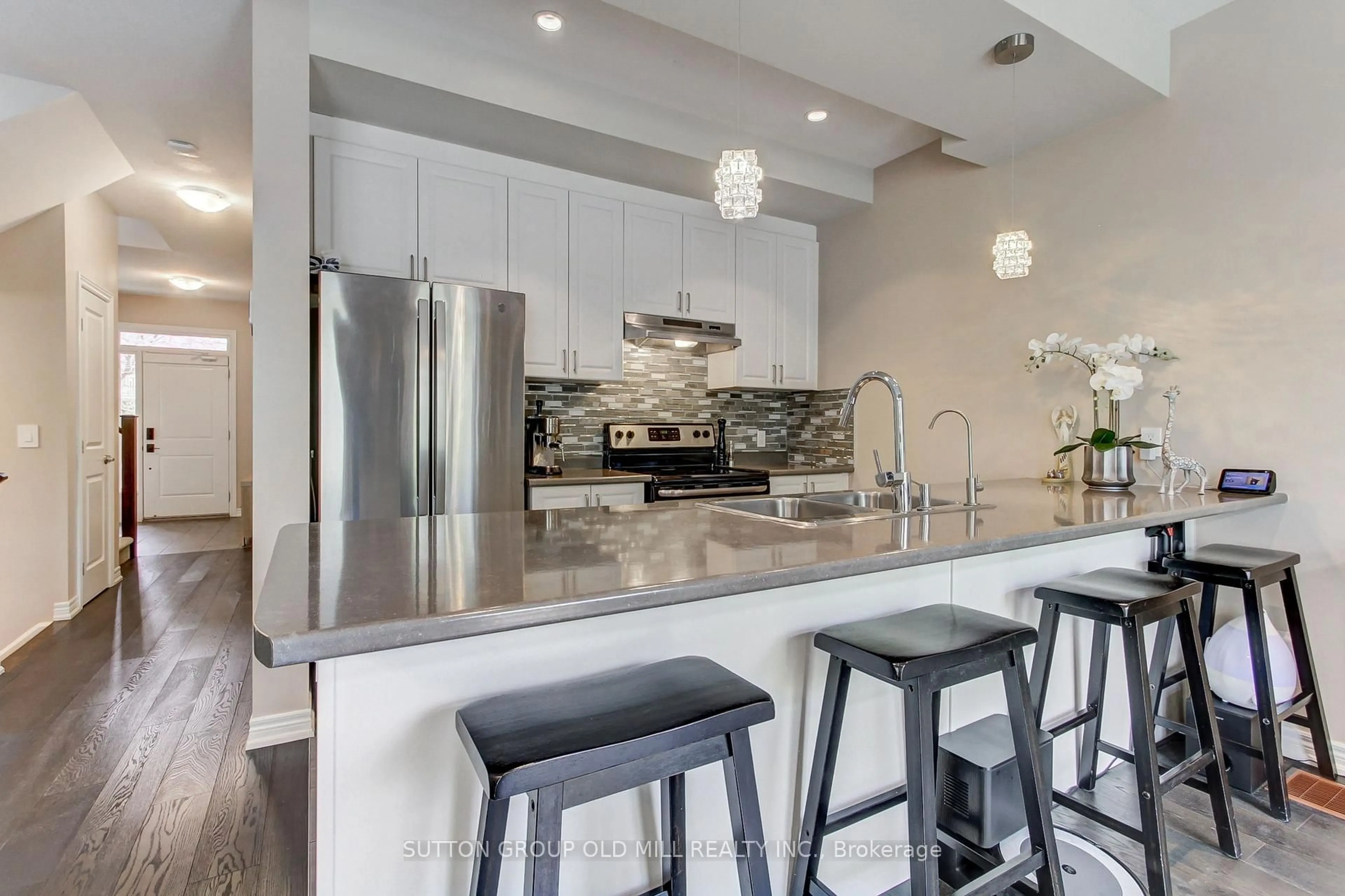 Contemporary kitchen, ceramic/tile floor for 53 Southshore Cres, Hamilton Ontario L8E 0J3