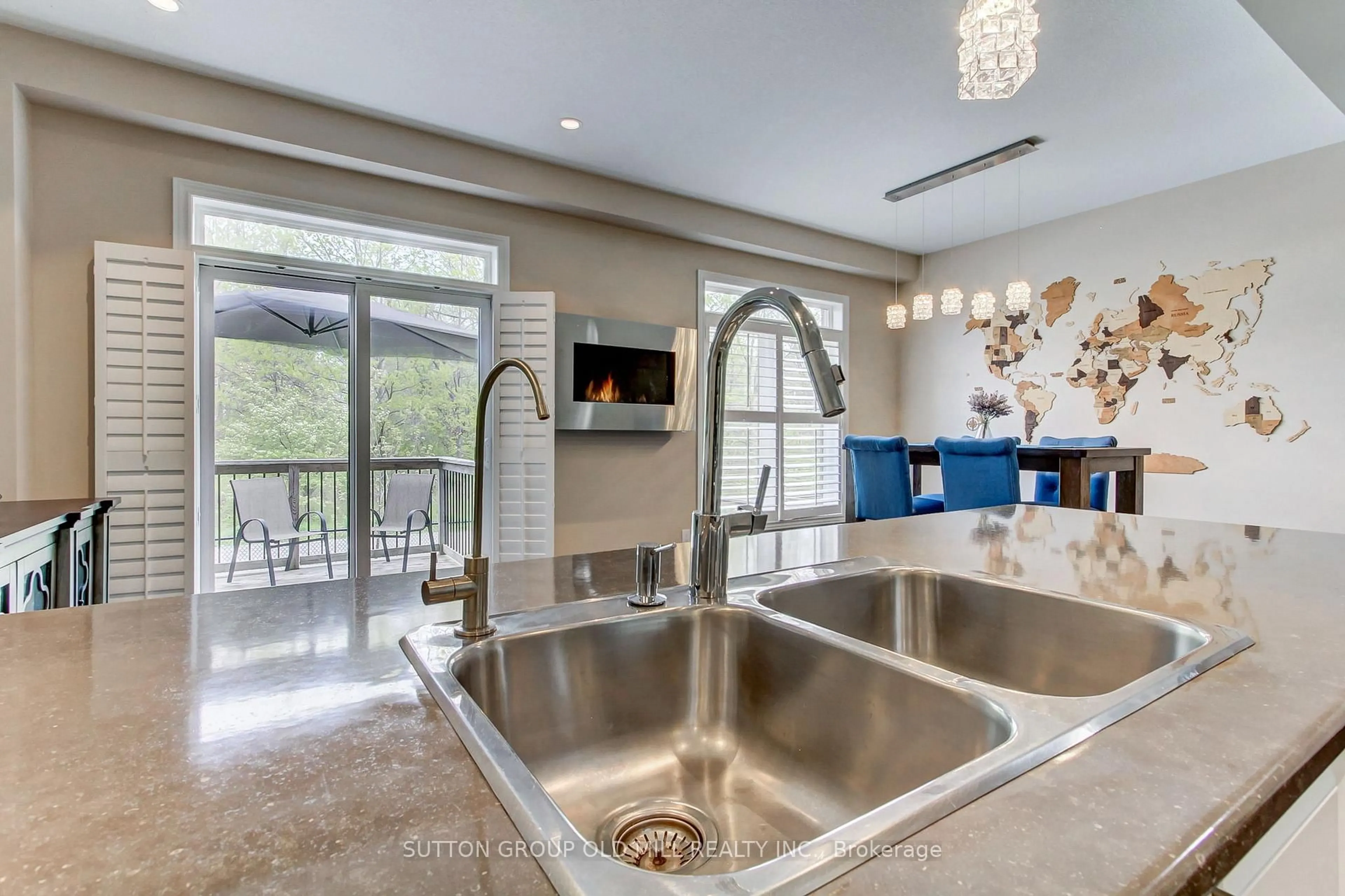 Open concept kitchen, ceramic/tile floor for 53 Southshore Cres, Hamilton Ontario L8E 0J3