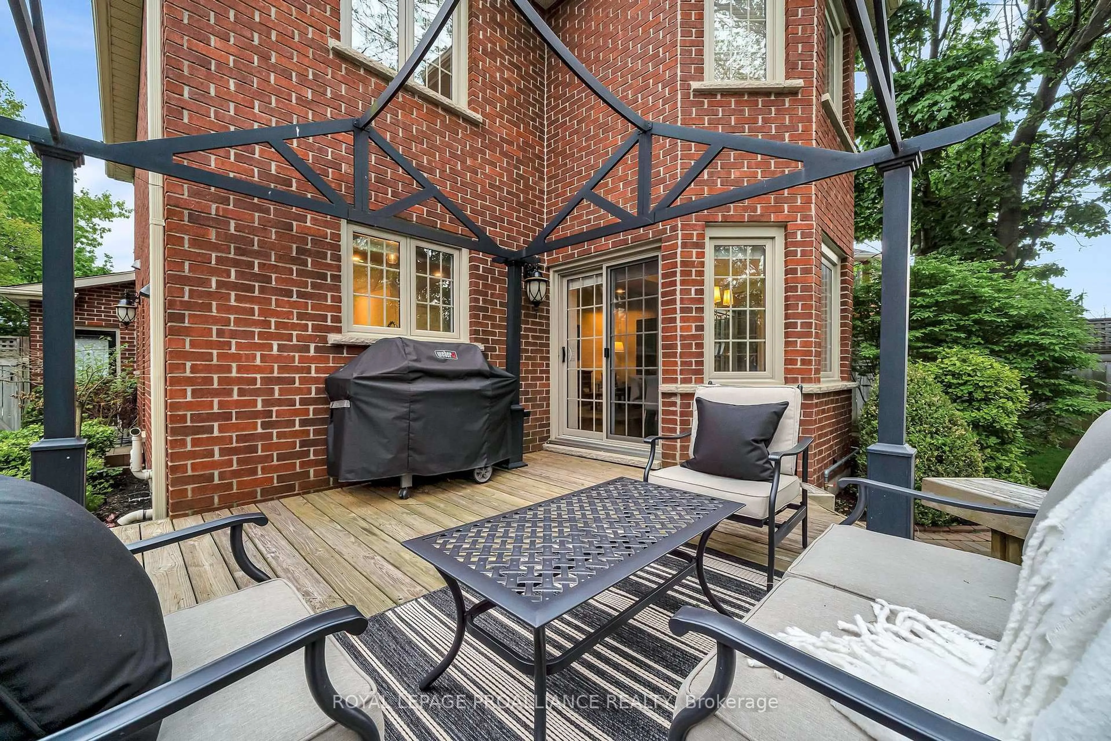 Patio, street for 10 Georgian Crt, Belleville Ontario K8N 5R3