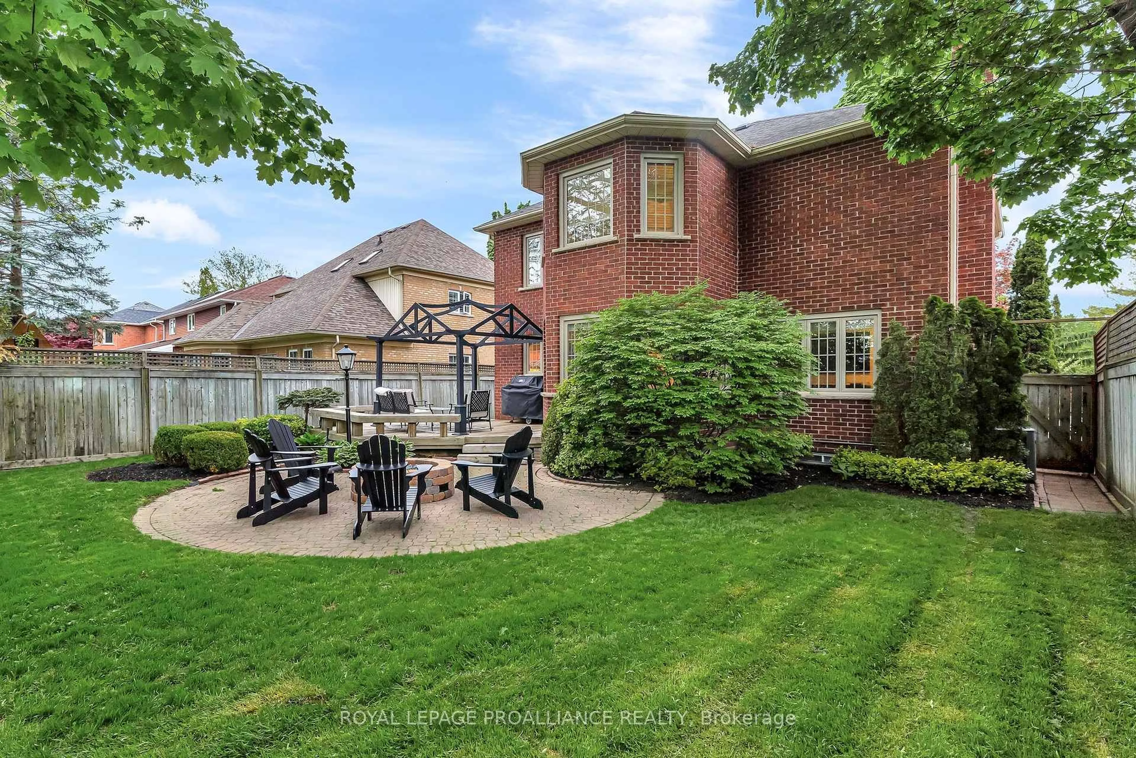 Patio, street for 10 Georgian Crt, Belleville Ontario K8N 5R3
