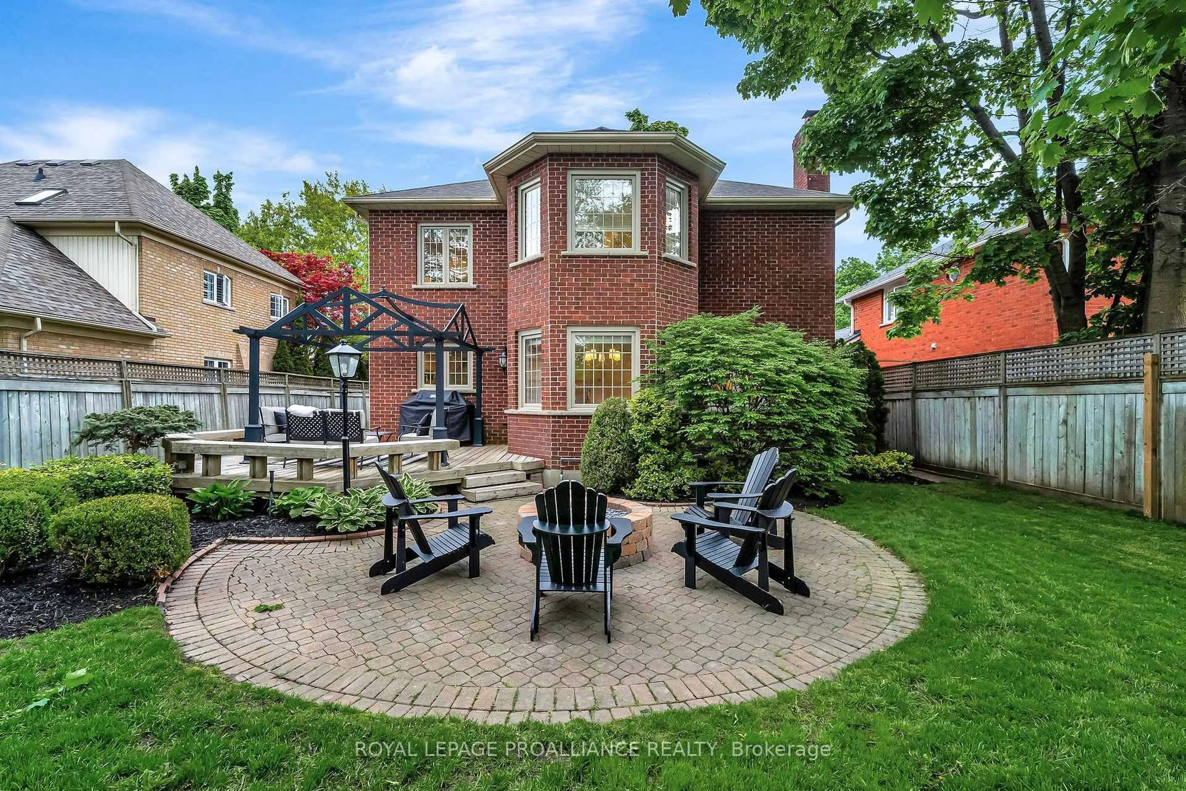 Unknown for 10 Georgian Crt, Belleville Ontario K8N 5R3