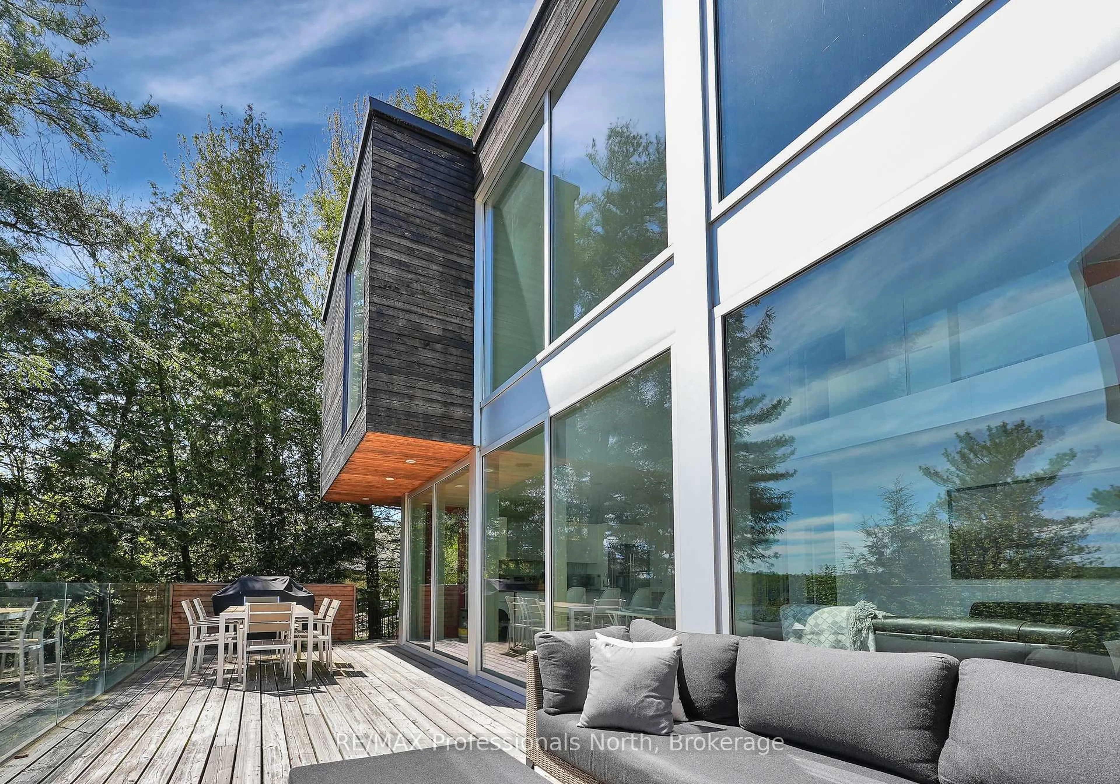 Patio, unknown for 1004 Lipton Dr, Dysart et al Ontario K0M 1S0