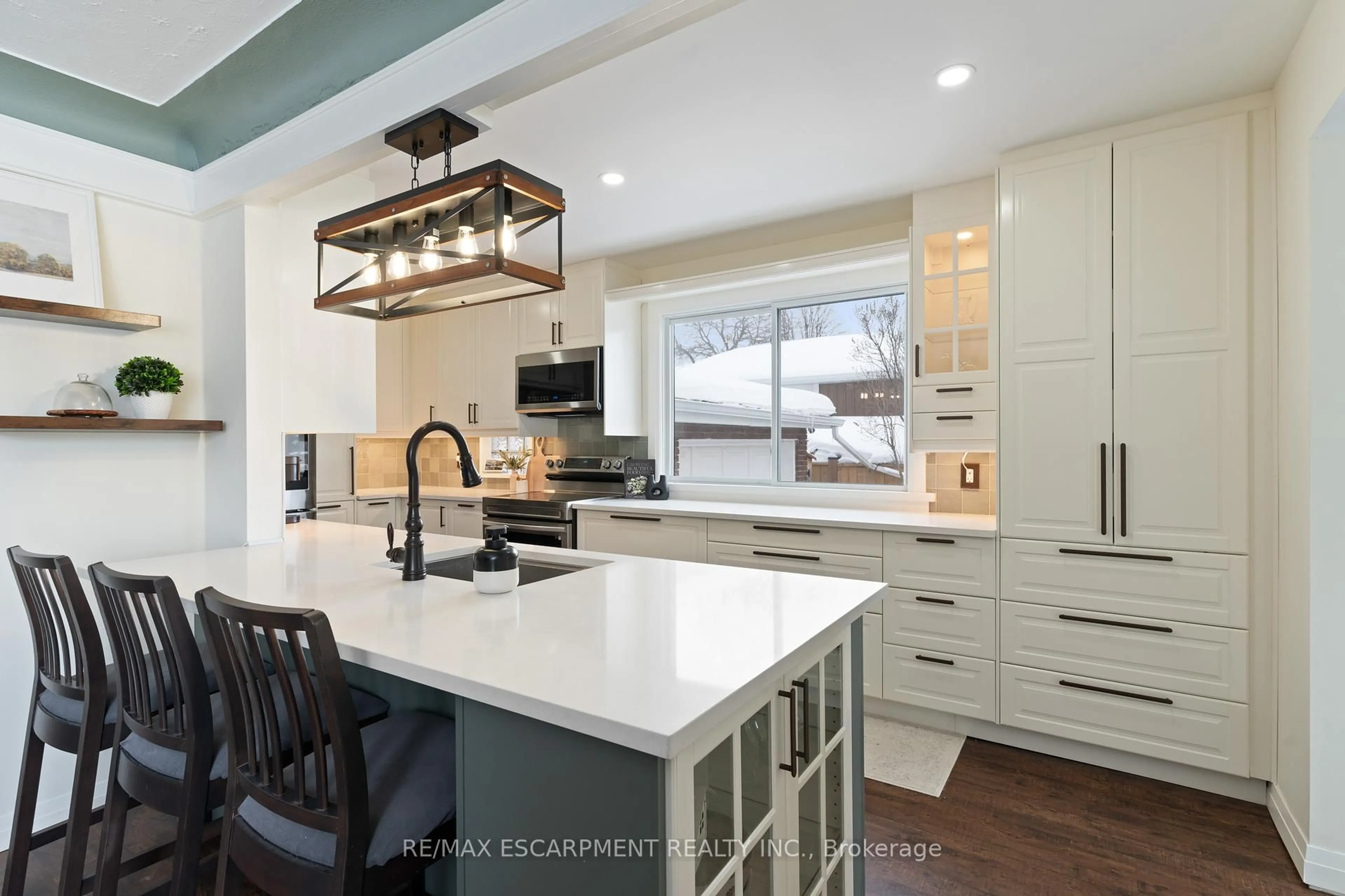 Open concept kitchen, unknown for 18 Flanders Ave, St. Catharines Ontario L2M 5X3