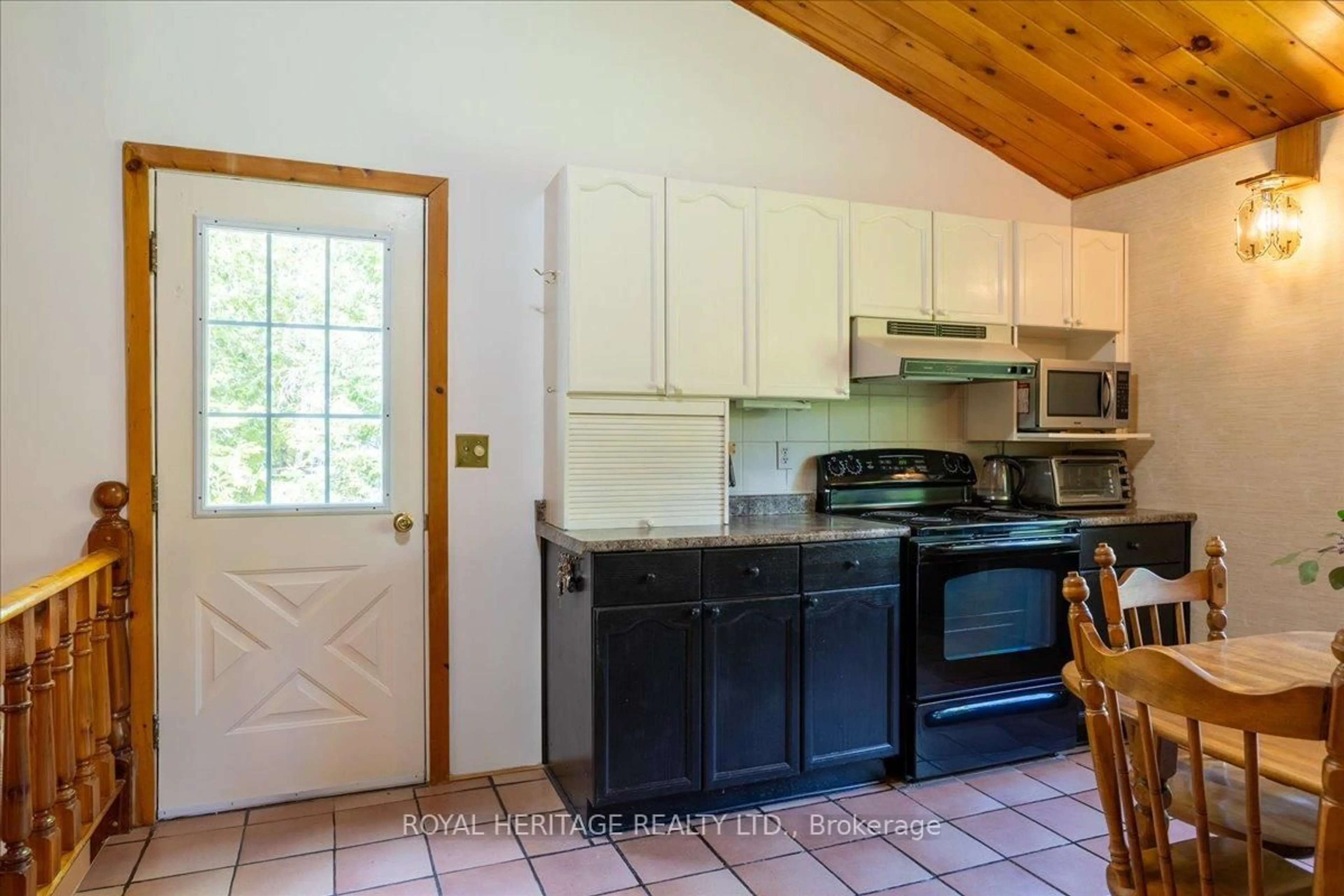 Standard kitchen, ceramic/tile floor for 25 (36) LITTLE SILVER LAKE Way, Trent Lakes Ontario K0M 1A0