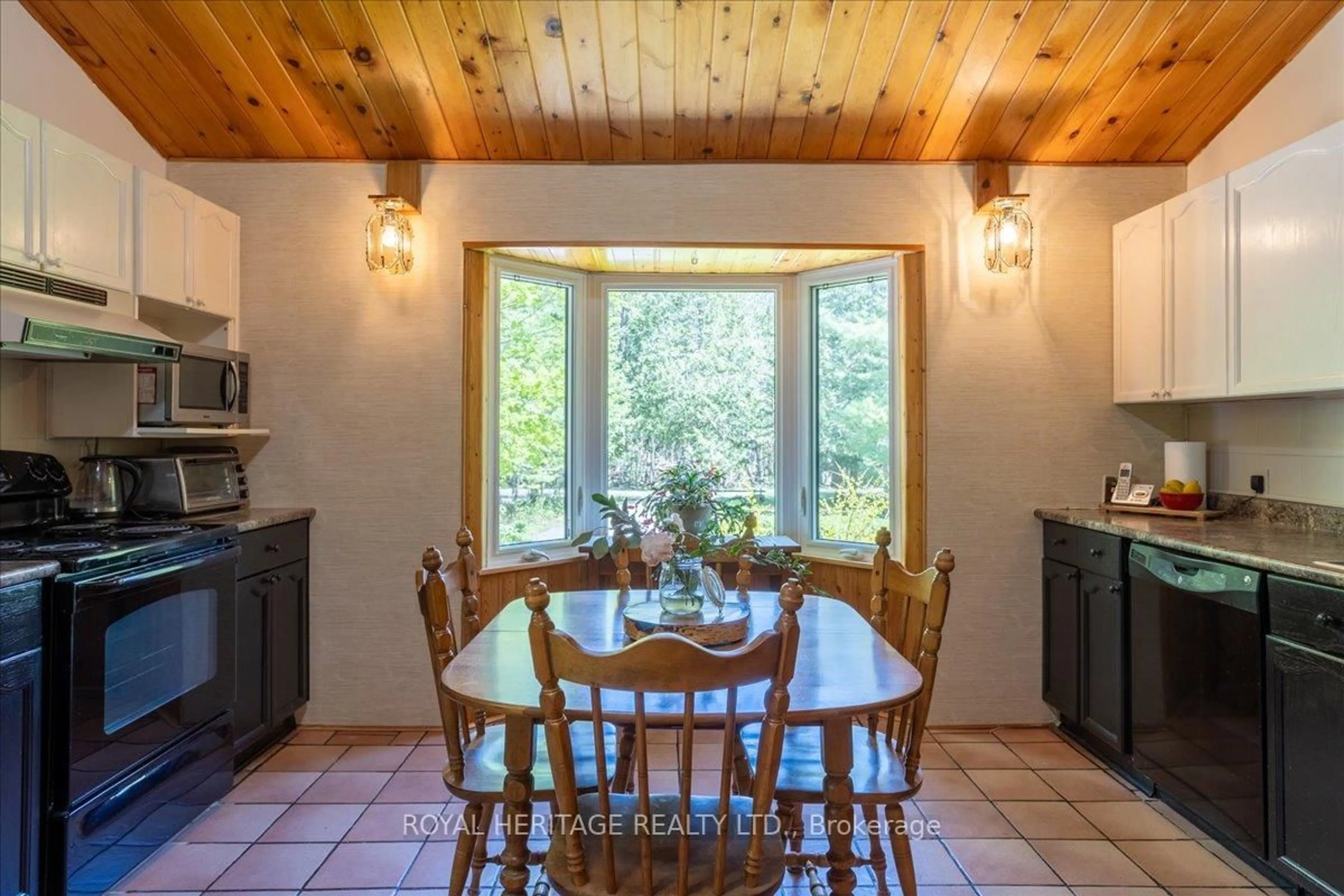 Dining room, ceramic/tile floor for 25 (36) LITTLE SILVER LAKE Way, Trent Lakes Ontario K0M 1A0