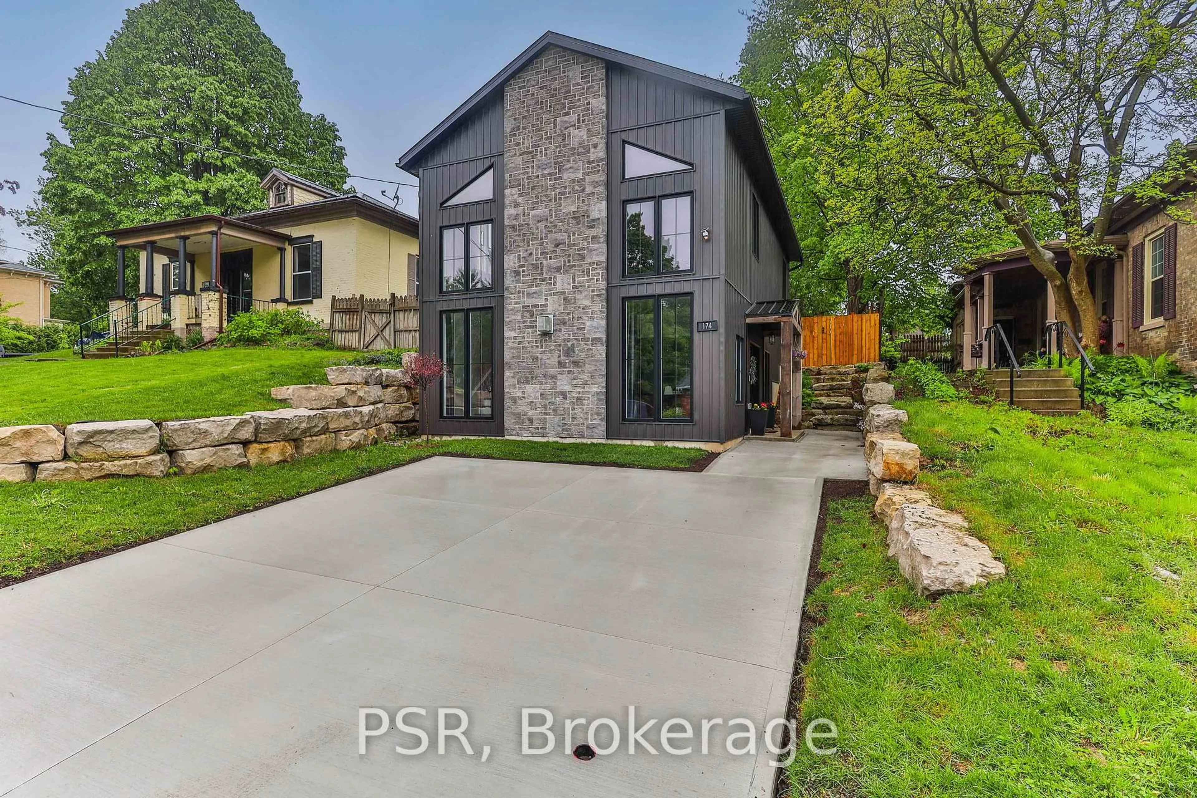 A pic from outside/outdoor area/front of a property/back of a property/a pic from drone, street for 174 Albert St, Ingersoll Ontario N5C 2Y4