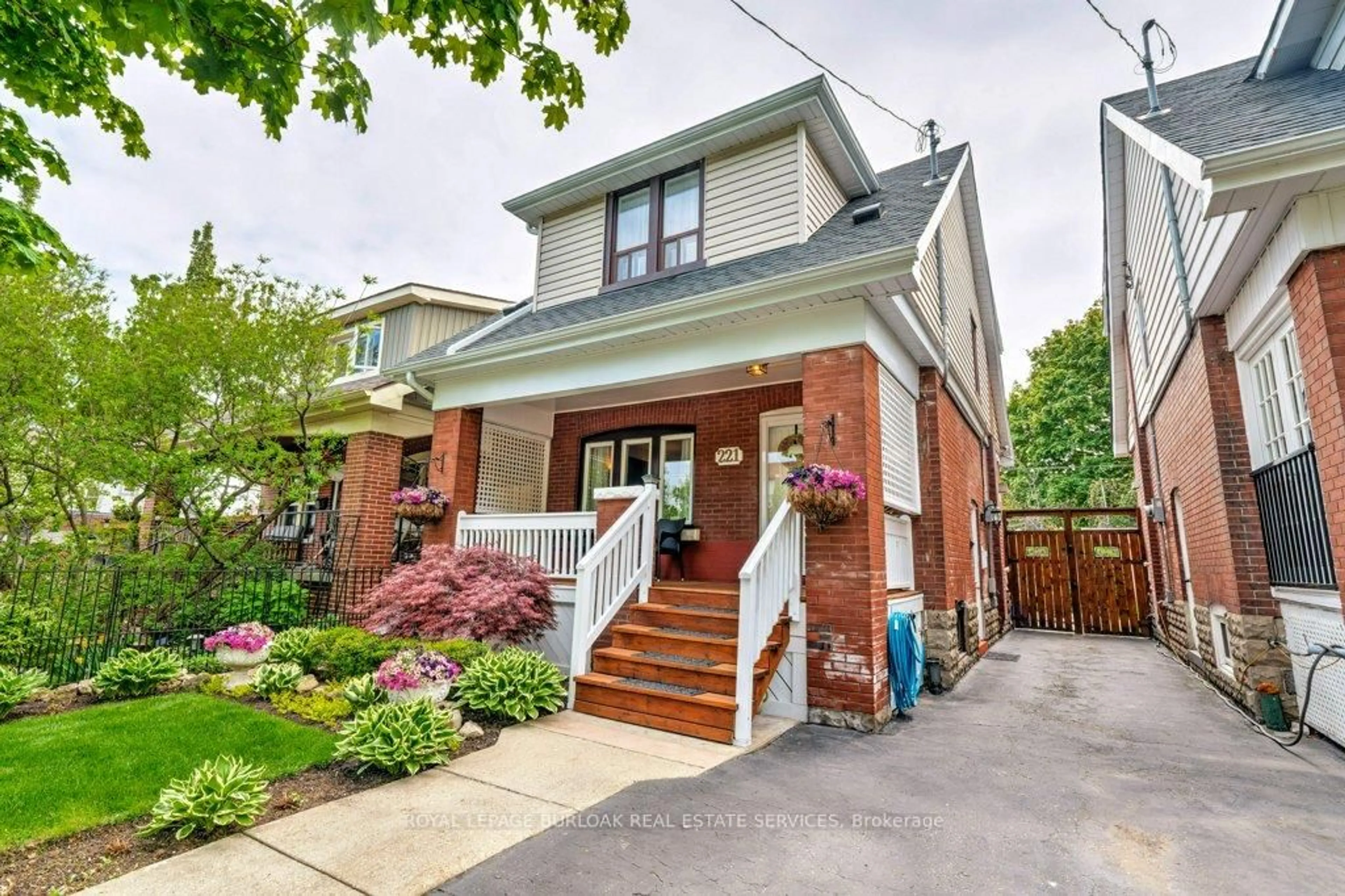 Home with brick exterior material, street for 221 Park Row, Hamilton Ontario L8K 2K4