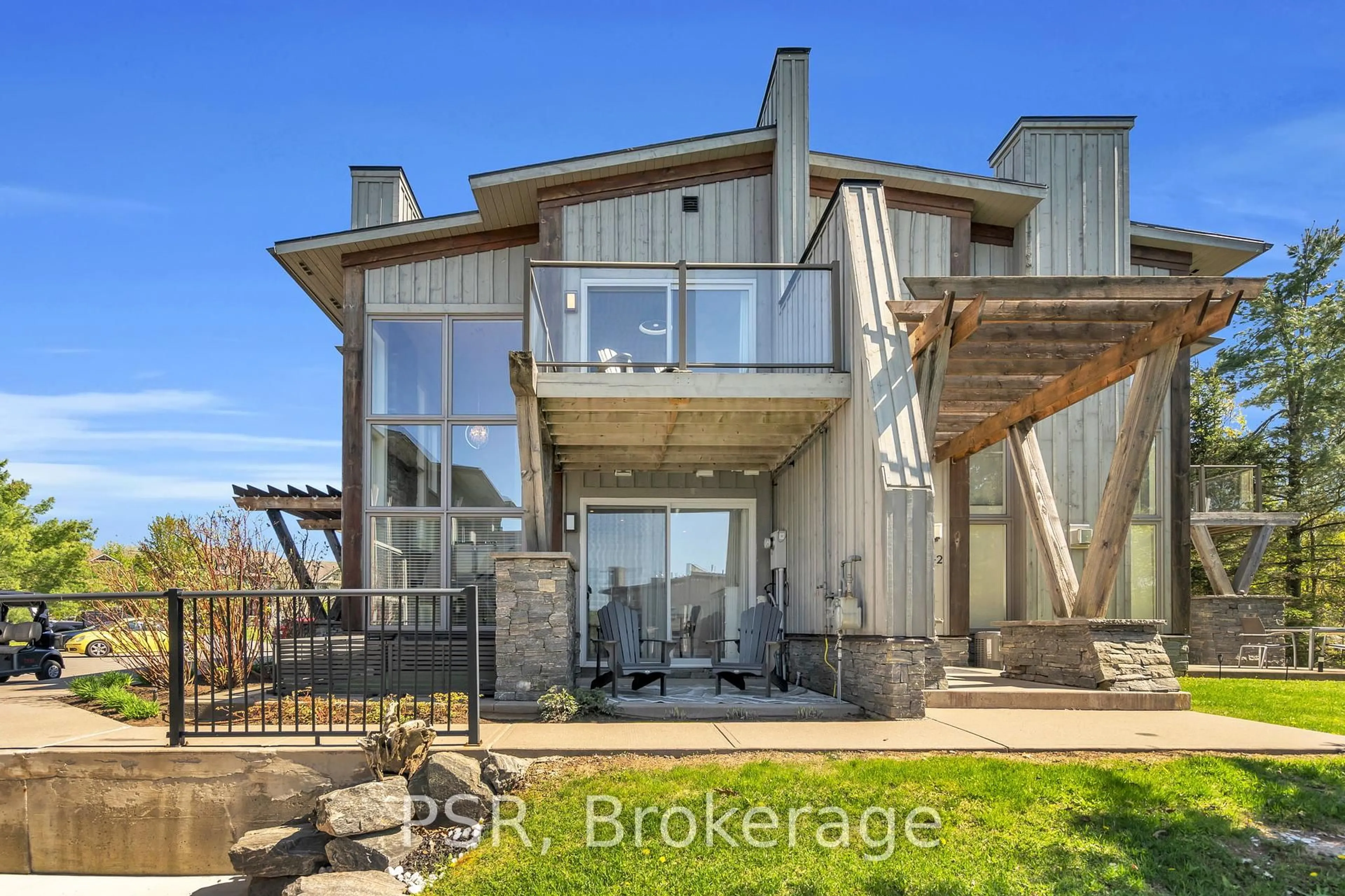 Home with brick exterior material, water/lake/river/ocean view for 44 Carrick Tr, Gravenhurst Ontario P1P 0A6