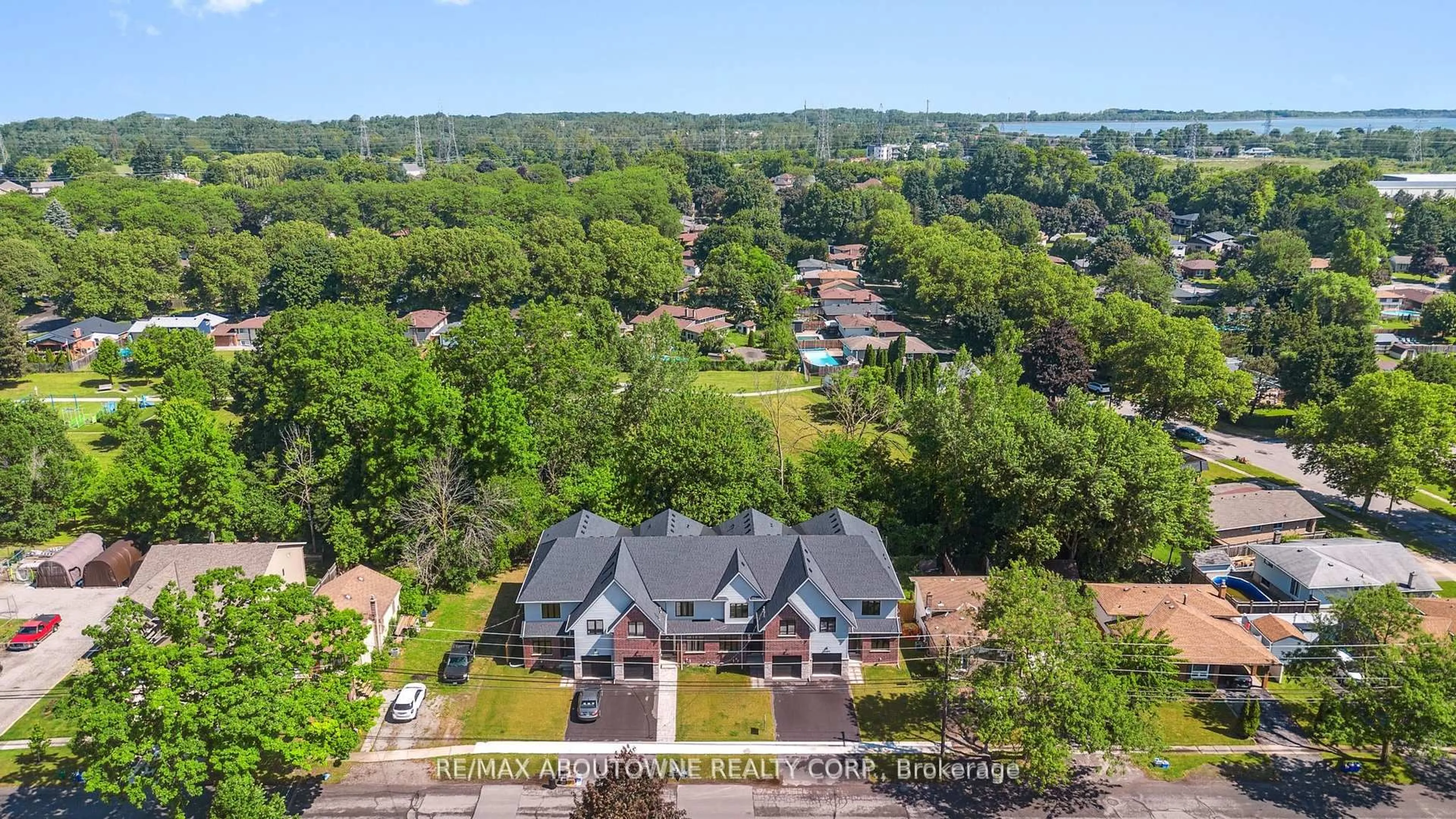 A pic from outside/outdoor area/front of a property/back of a property/a pic from drone, water/lake/river/ocean view for 5691 Churchs Lane, Niagara Falls Ontario L2J 1Y8