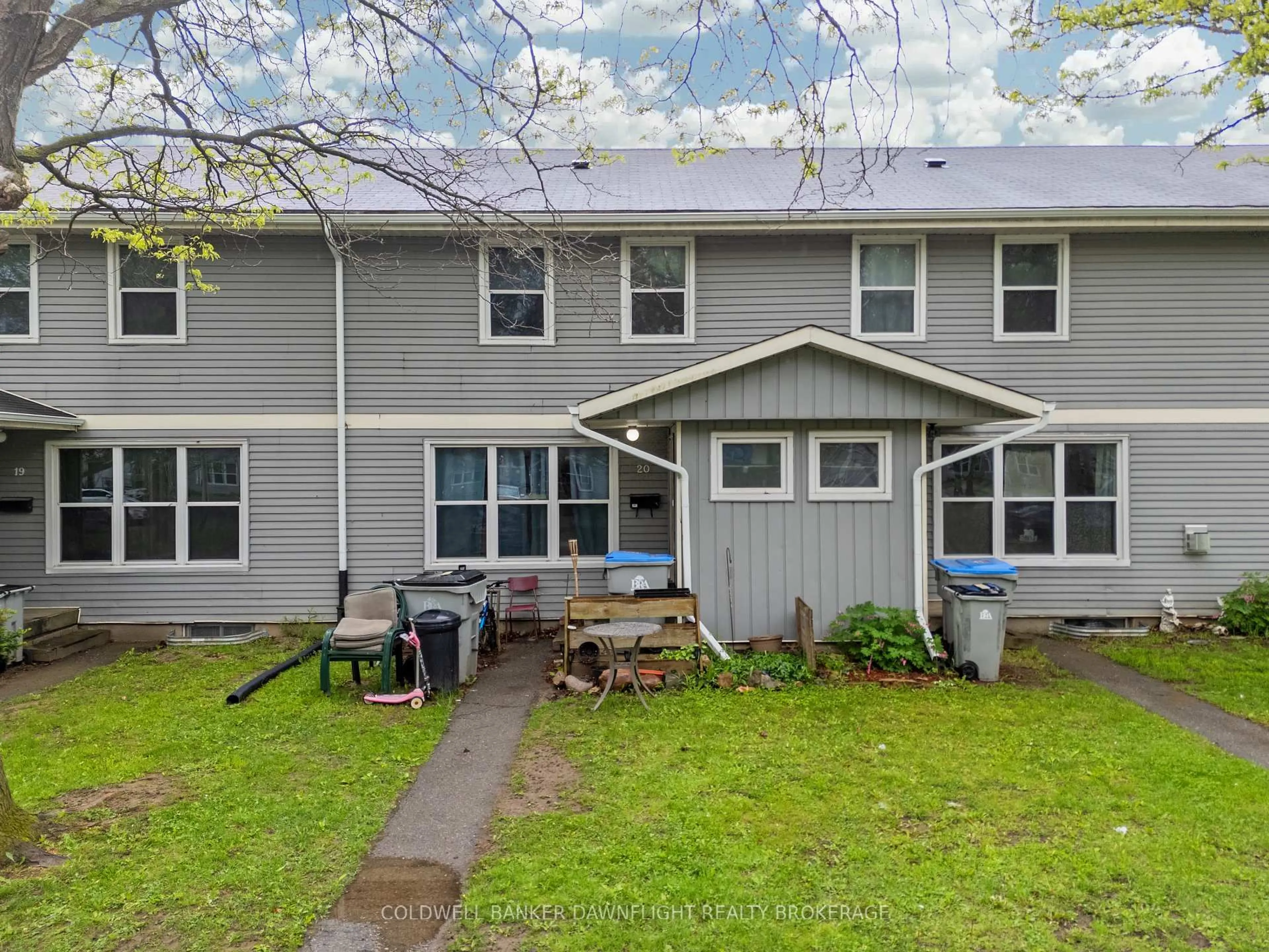A pic from outside/outdoor area/front of a property/back of a property/a pic from drone, building for 20 St Charles Pl #20, Huron East Ontario N0M 1L0
