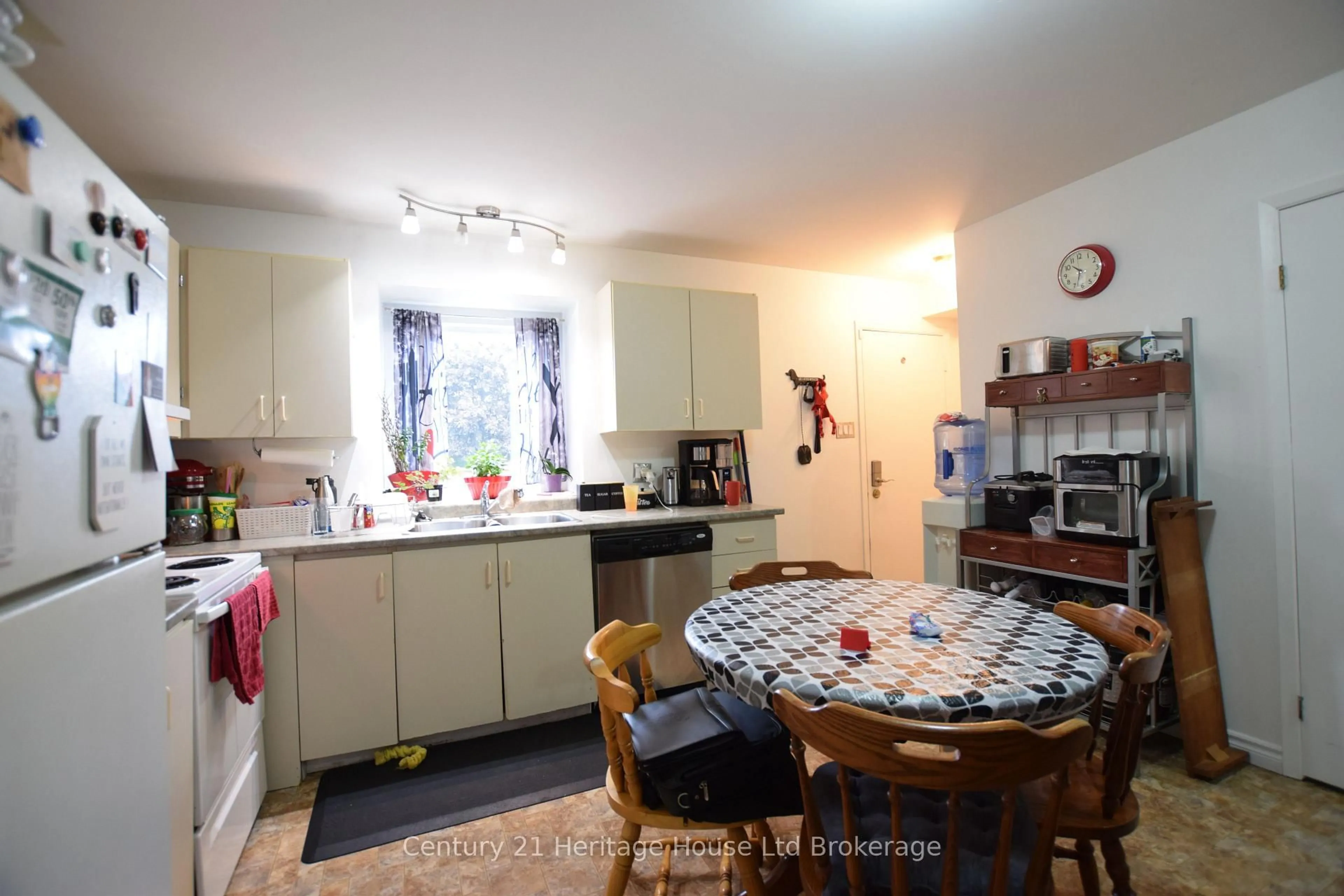Standard kitchen, unknown for 1193 Nellis St #6, Woodstock Ontario N4T 1N5