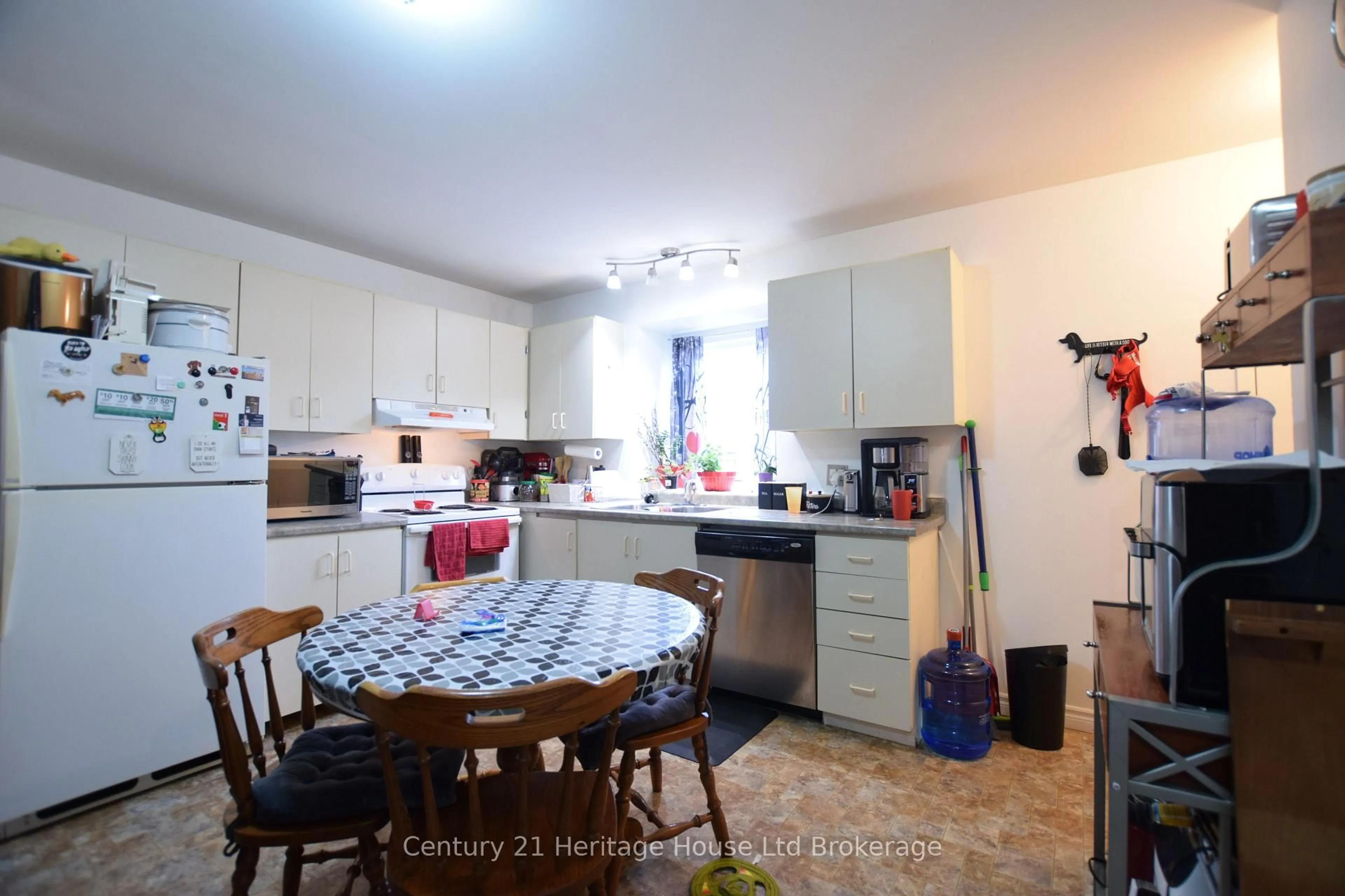 Standard kitchen, unknown for 1193 Nellis St #6, Woodstock Ontario N4T 1N5