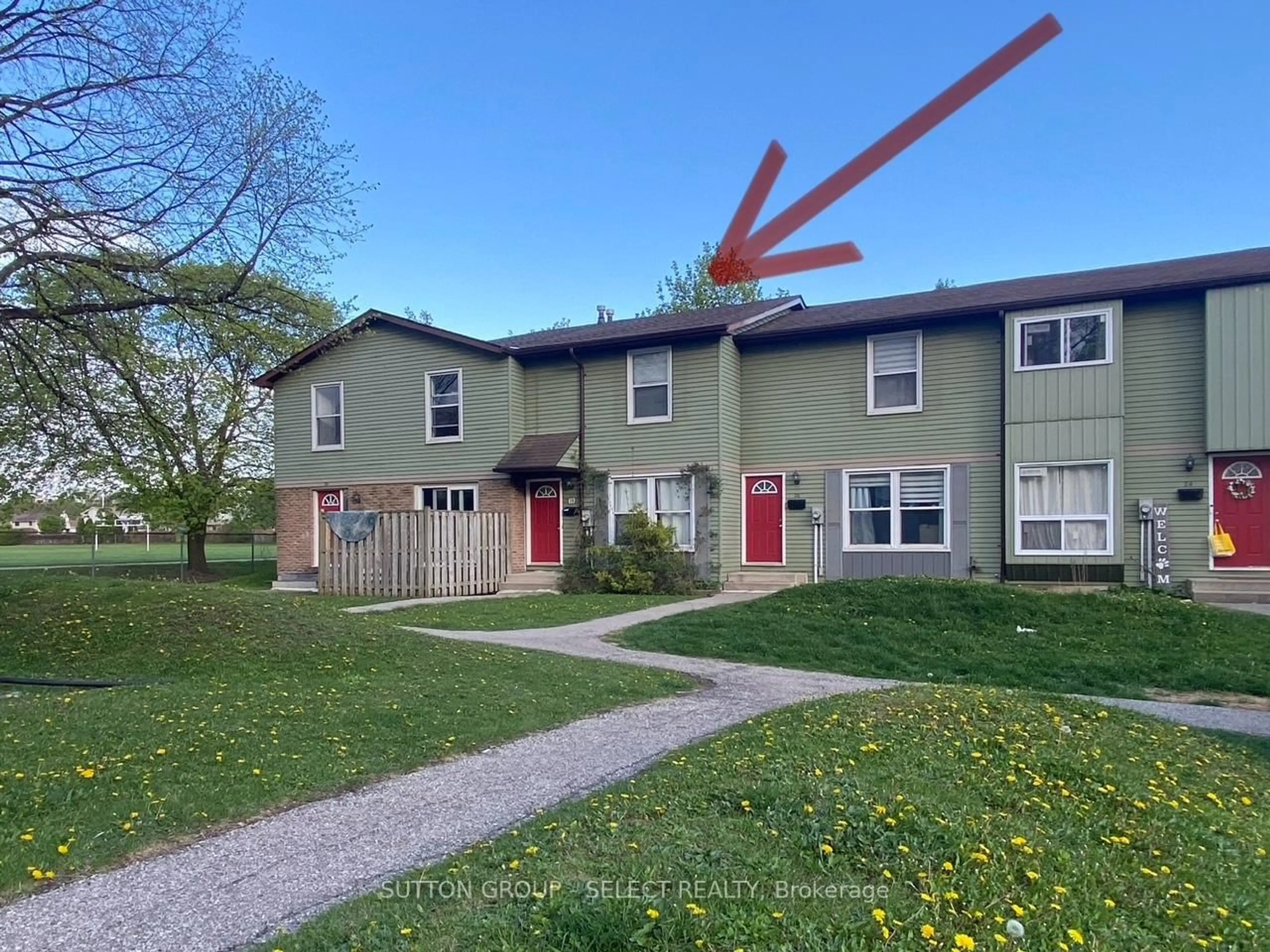 A pic from outside/outdoor area/front of a property/back of a property/a pic from drone, street for 70 Fiddlers Green Rd #28, London North Ontario N6H 4R4