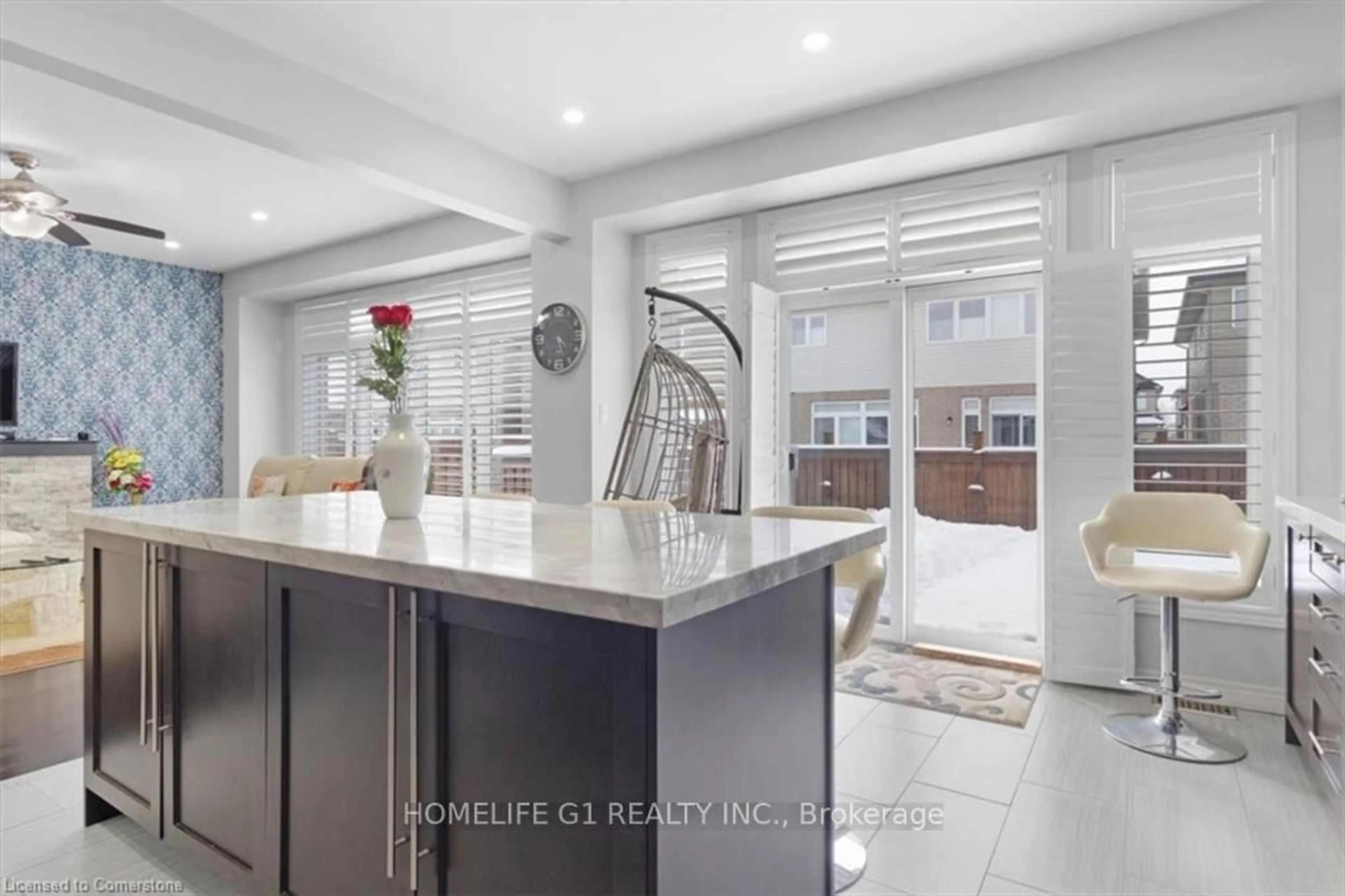 Open concept kitchen, ceramic/tile floor for 16 Weathering Hts, Hamilton Ontario L8J 0E7