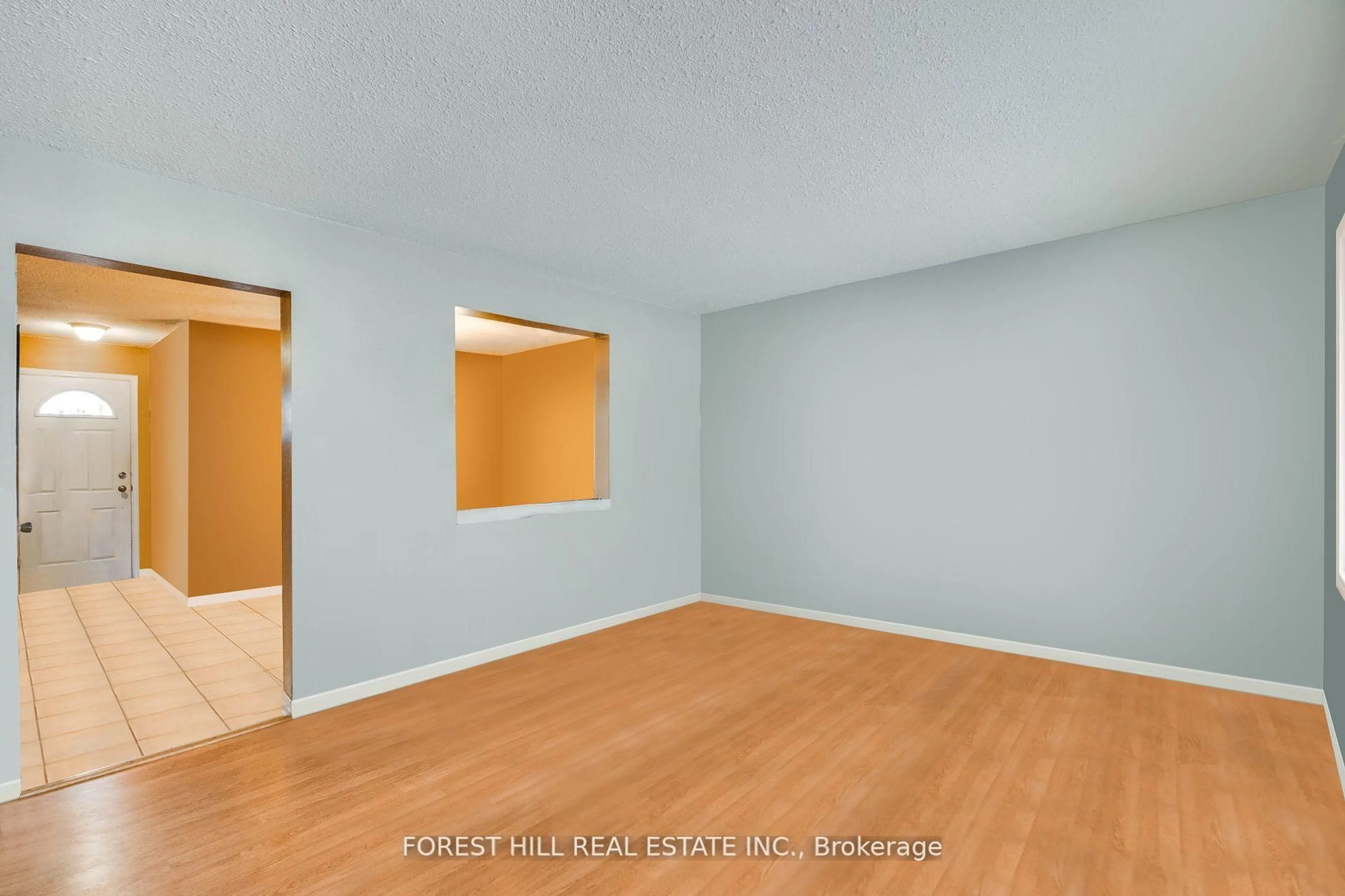 A pic of a room for 10 Angus Rd #20, Hamilton Ontario L8K 6K3