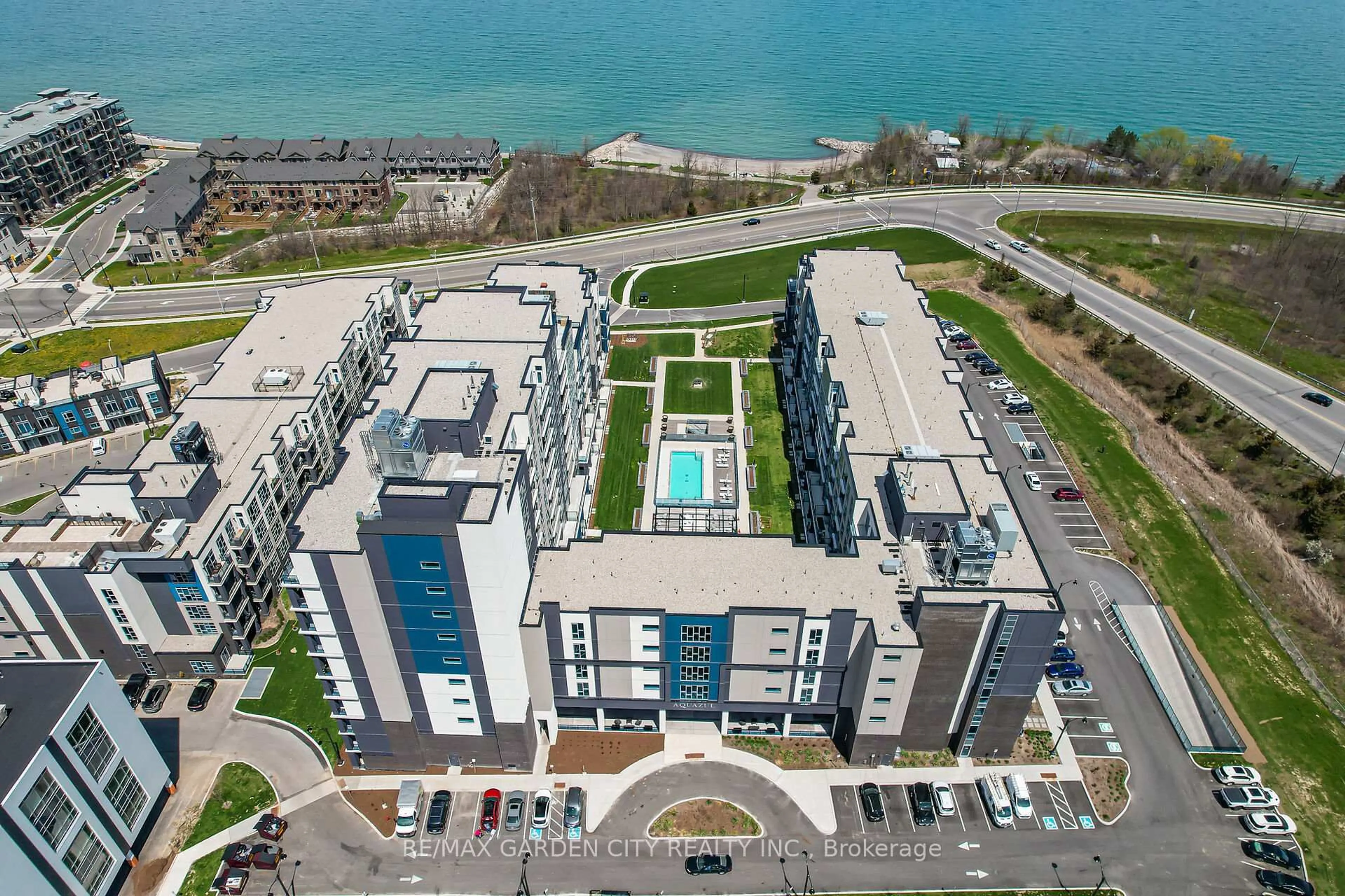 A pic from outside/outdoor area/front of a property/back of a property/a pic from drone, water/lake/river/ocean view for 16 Concord Pl #431, Grimsby Ontario L3M 0J1