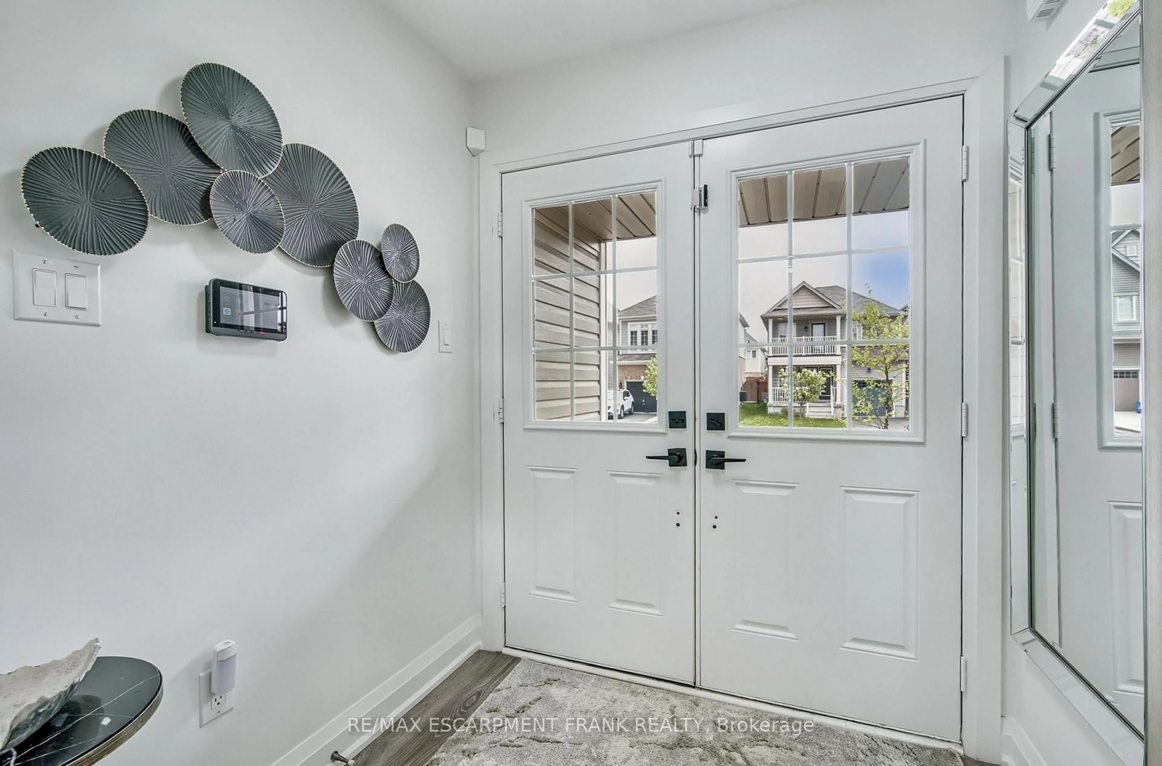 Indoor entryway for 182 Odonnel Dr, Hamilton Ontario L0R 1C0